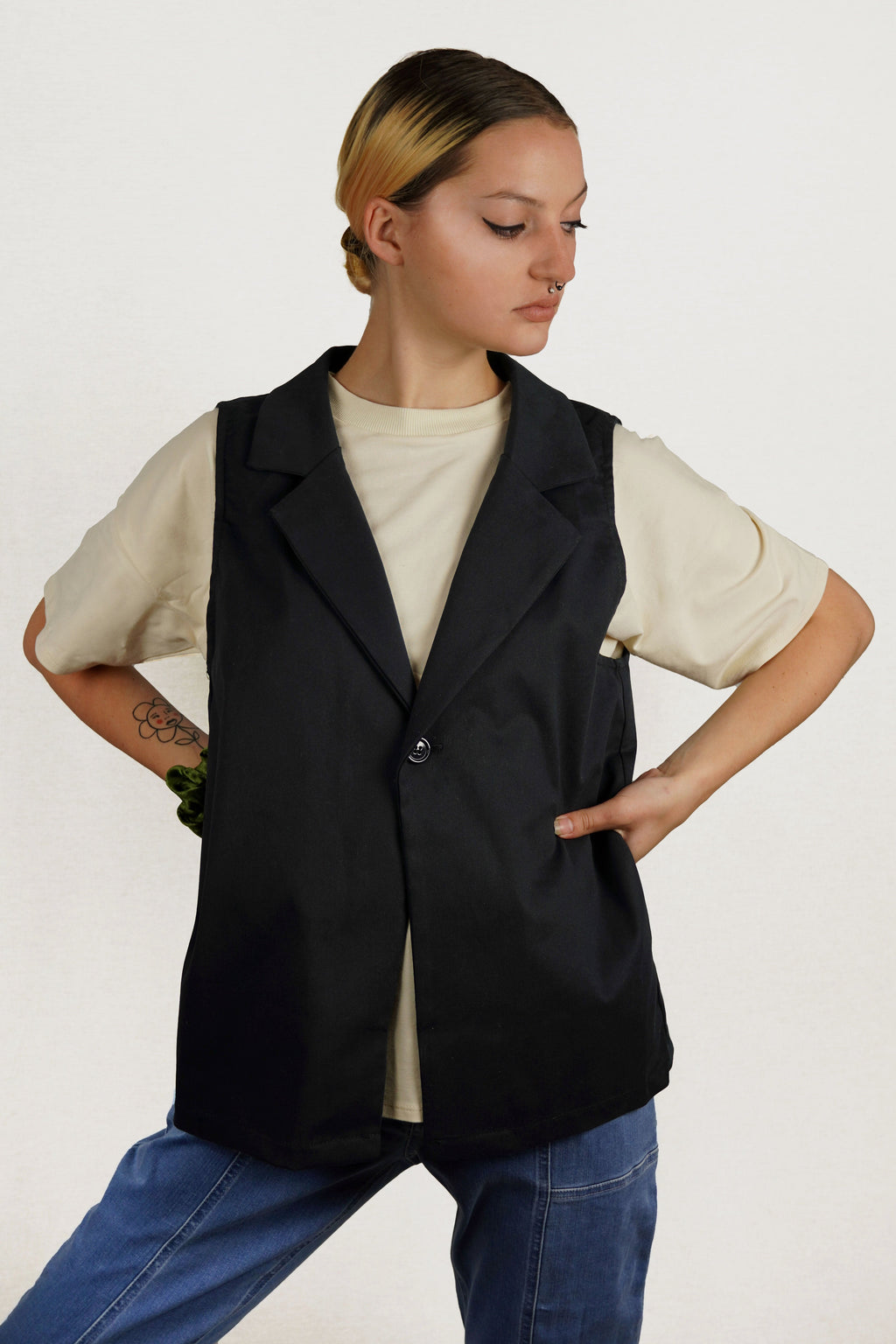 LA VESTE SANS MANCHES