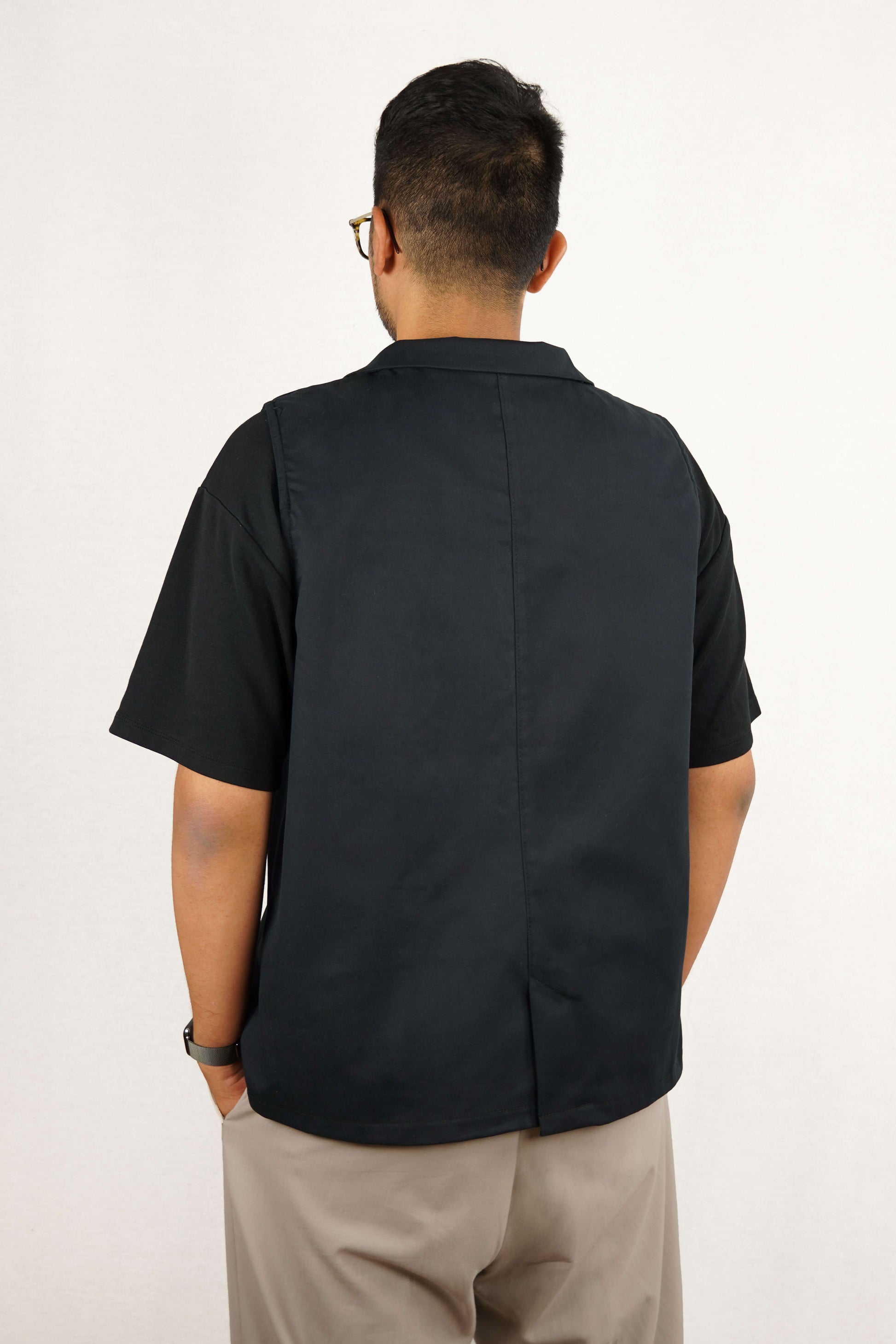 LA VESTE SANS MANCHES