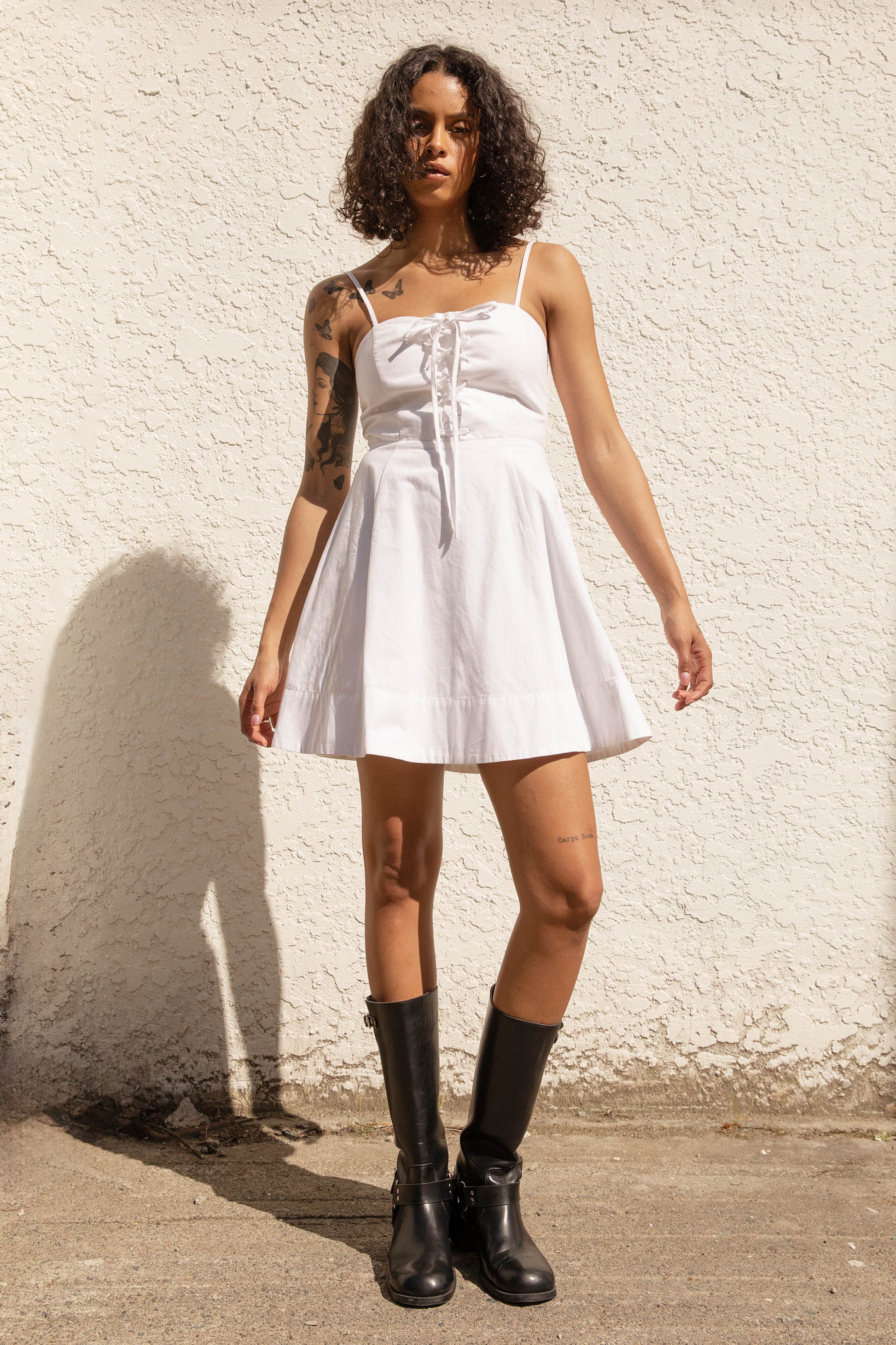 MINI-ROBE BUSTIER À LACETS