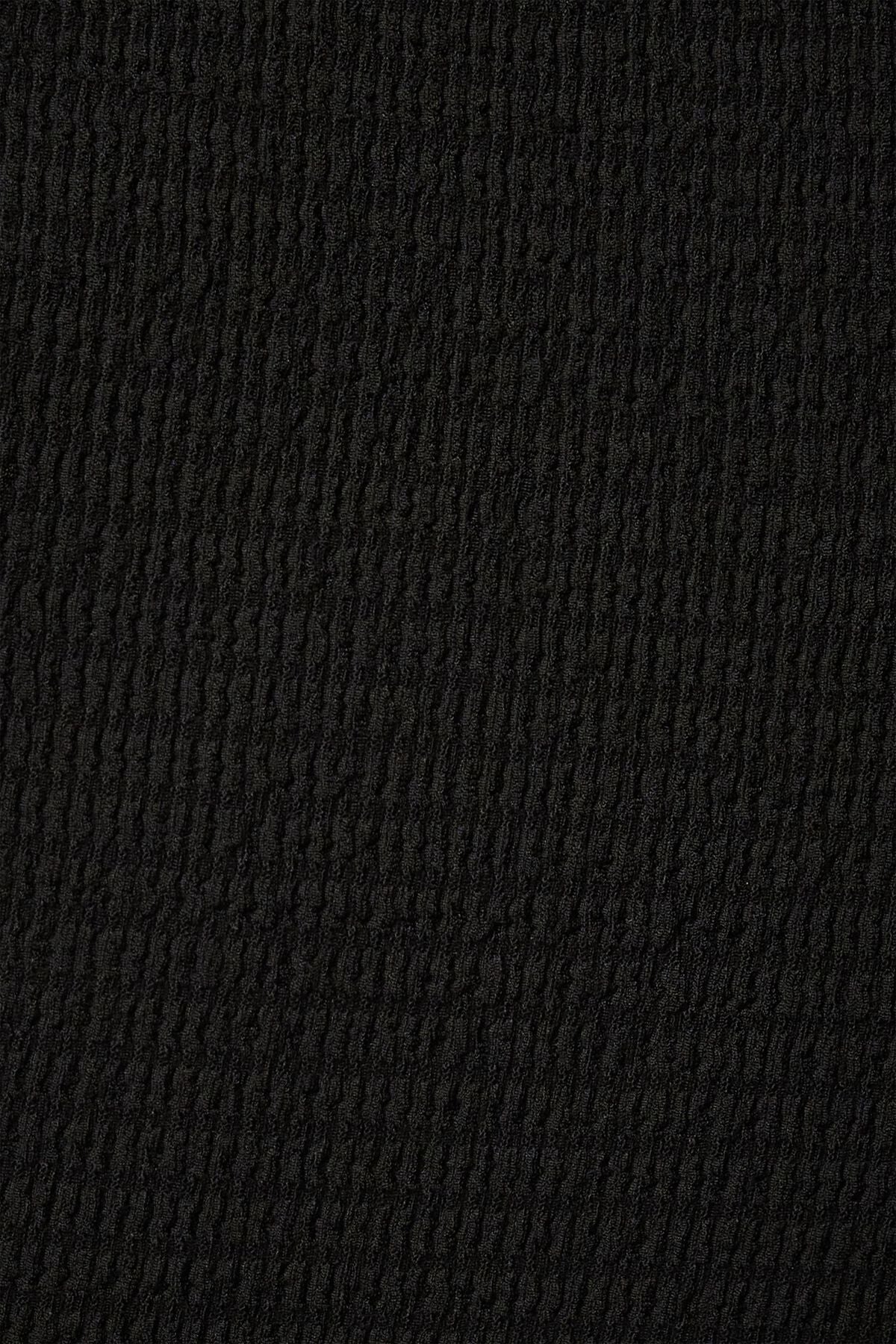 Haut texturé à manches courtes et col en V