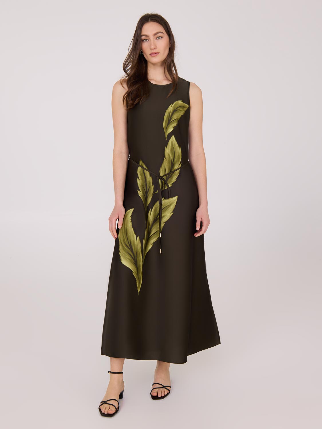 Robe midi imprimée sans manches en satin