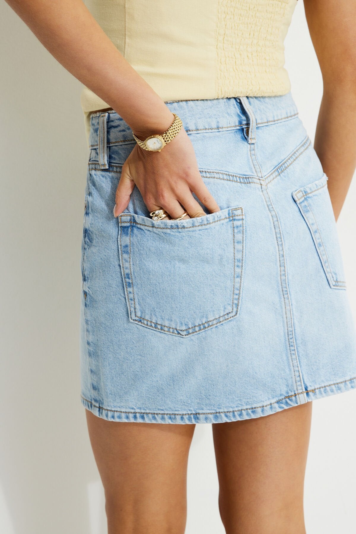 Mini-jupe en jean taille haute
