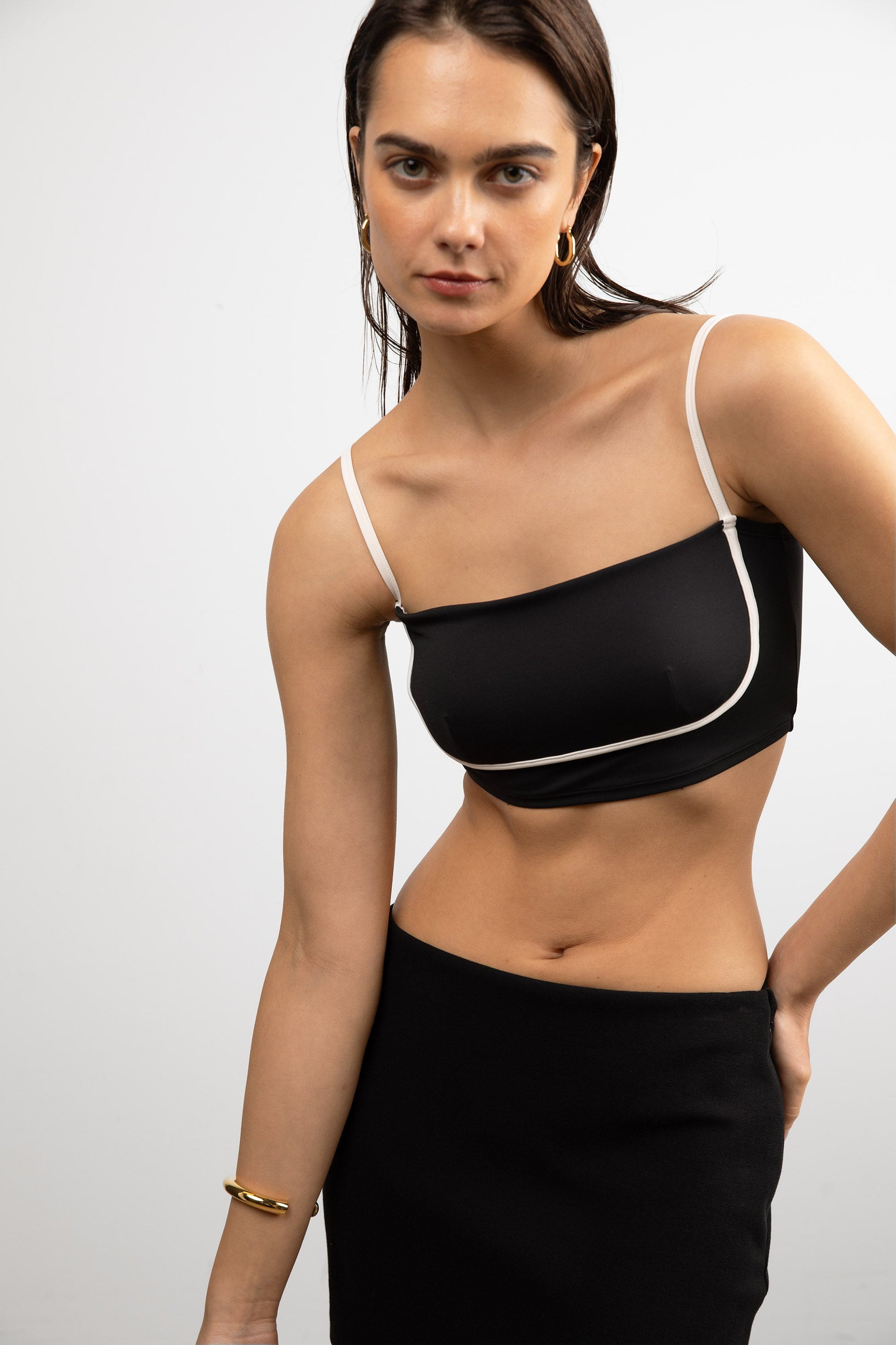 HAUT DE BIKINI À DÉTAILS CONTRASTÉS