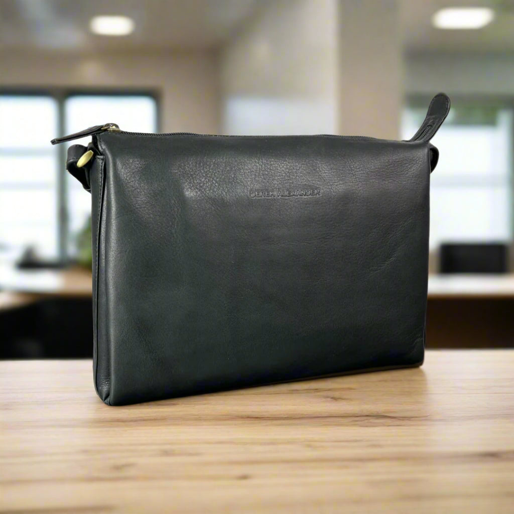 Sac bandoulière en cuir à fermeture éclair Derek Alexander