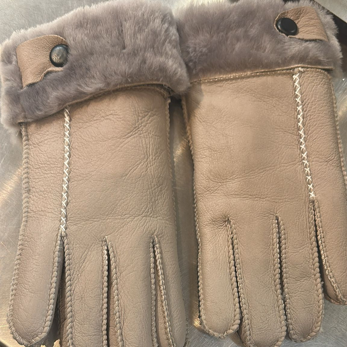 Gants en peau de mouton mérinos cousus main et boutonnés pour femmes BOL