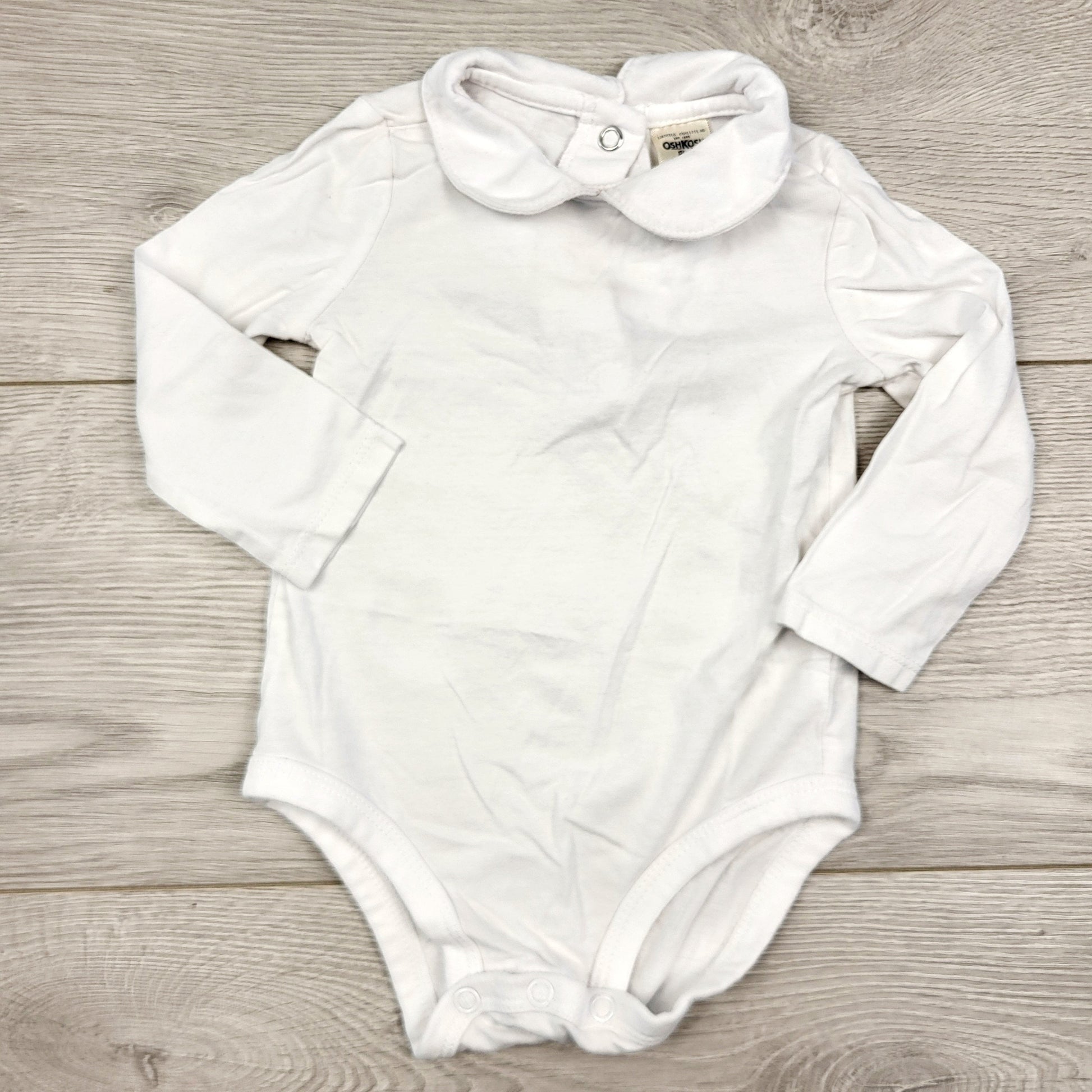 CAAC1 - Body Oshkosh blanc à col. Taille 9 mois