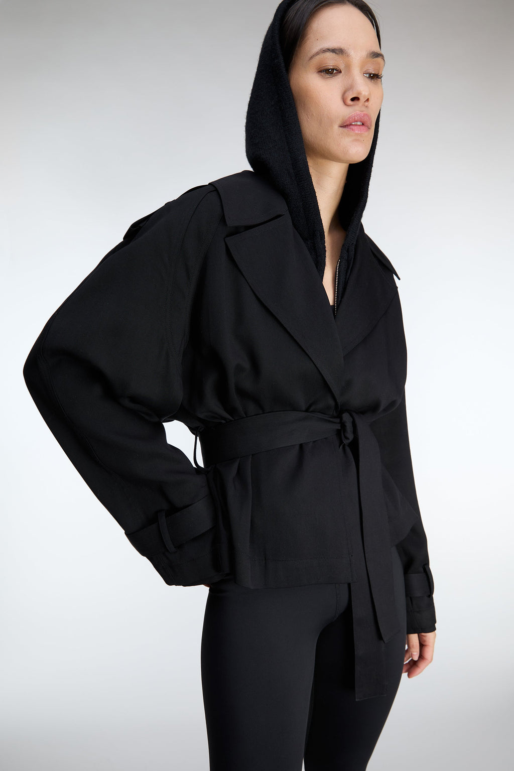 TRENCH-COAT COURT ET FLUIDE EN TENCEL