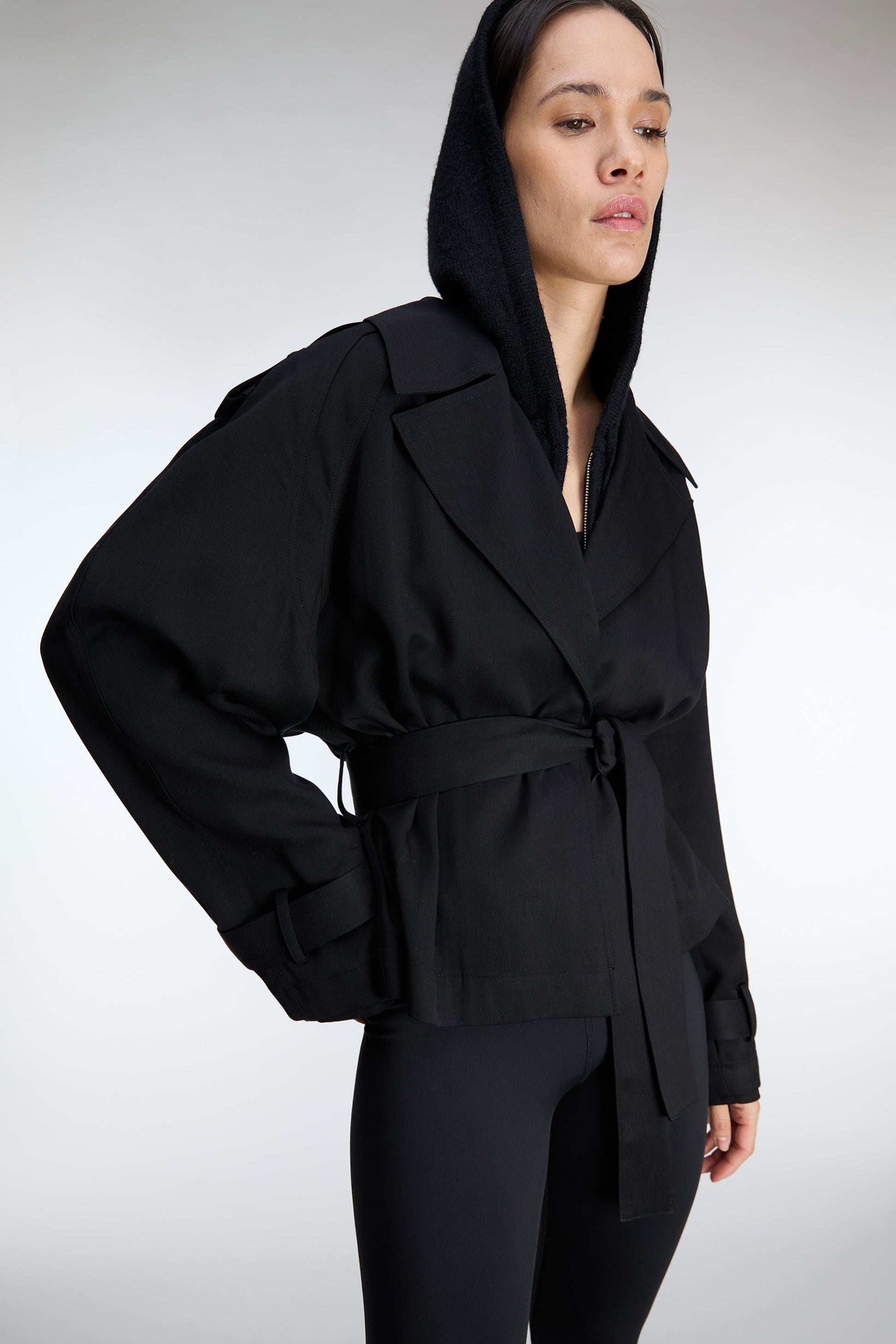TRENCH-COAT COURT ET FLUIDE EN TENCEL