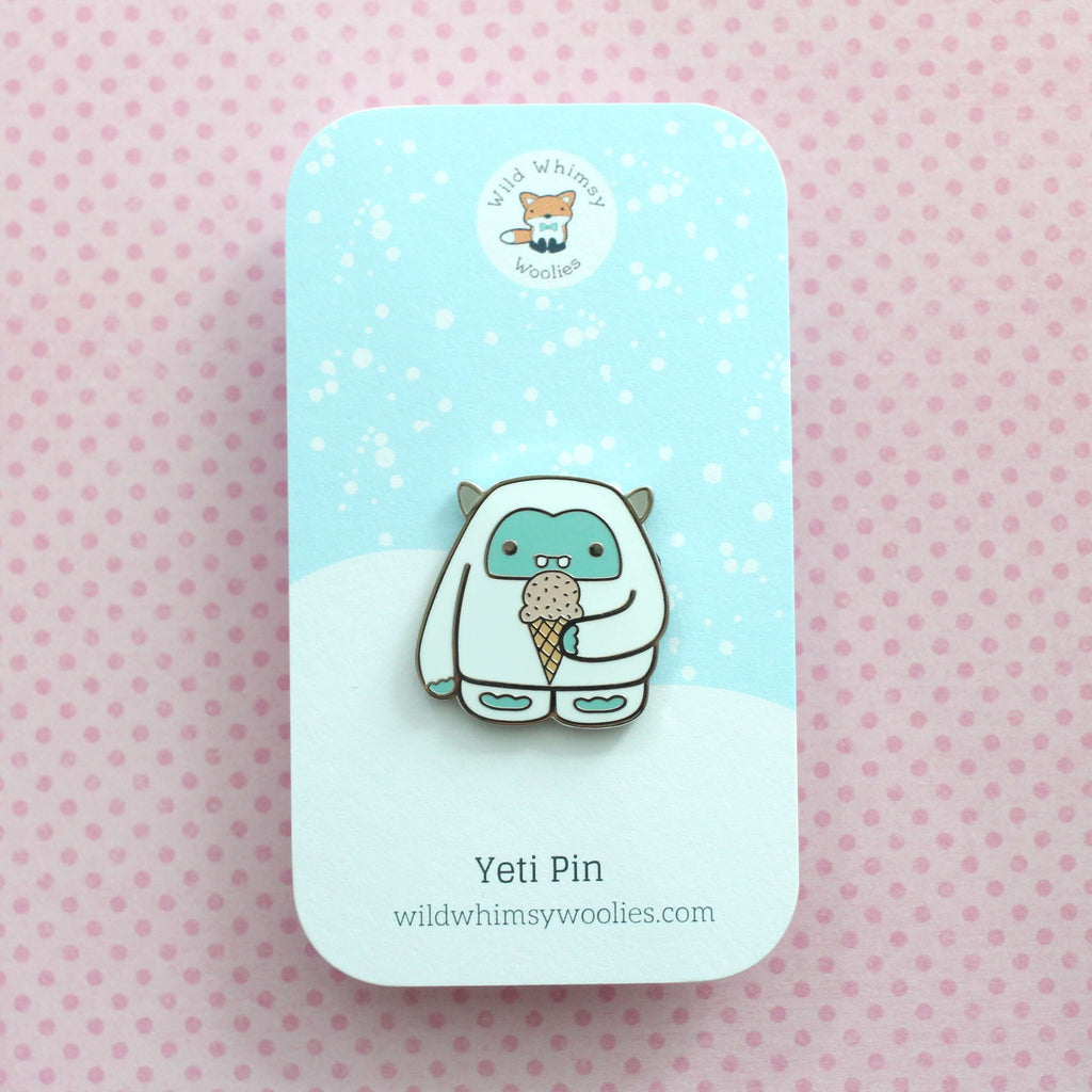Pin's émaillé Yéti Glace à la fraise. Badge Abominable Bonhomme de neige.