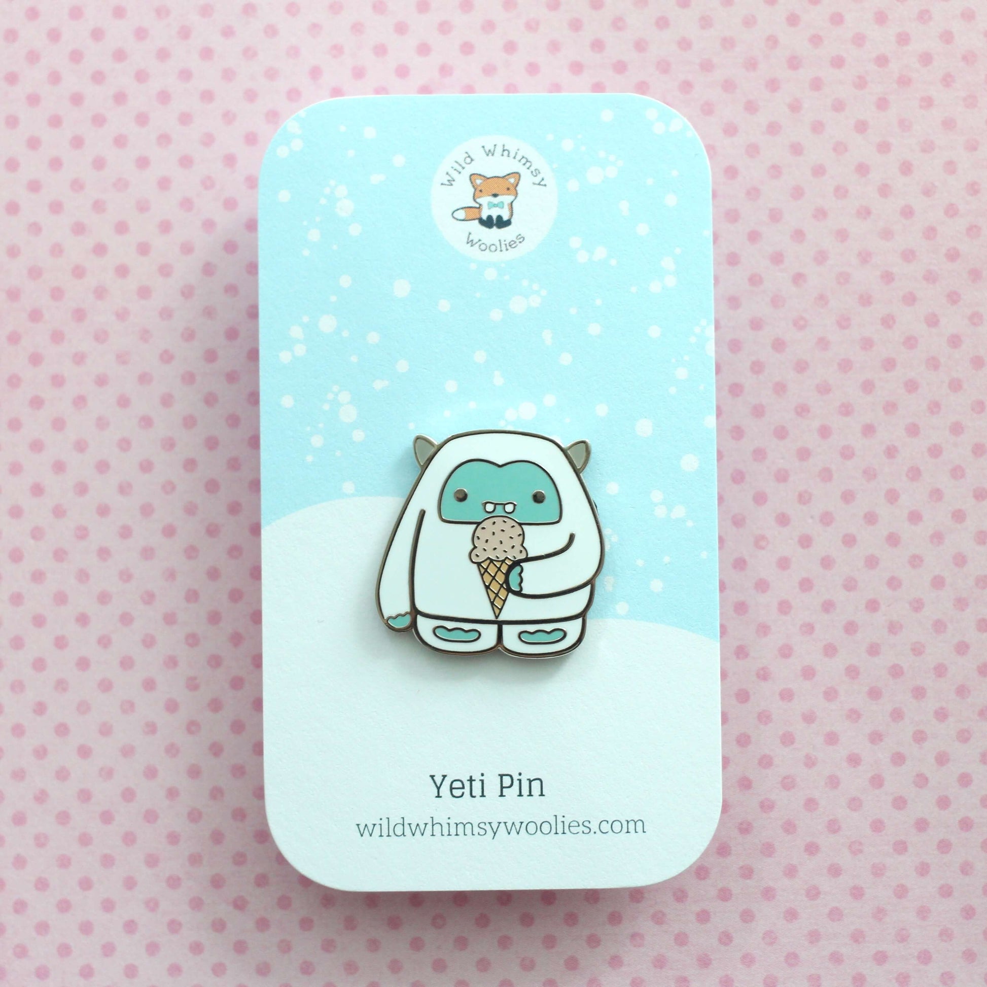 Pin's émaillé Yéti Glace à la fraise. Badge Abominable Bonhomme de neige.