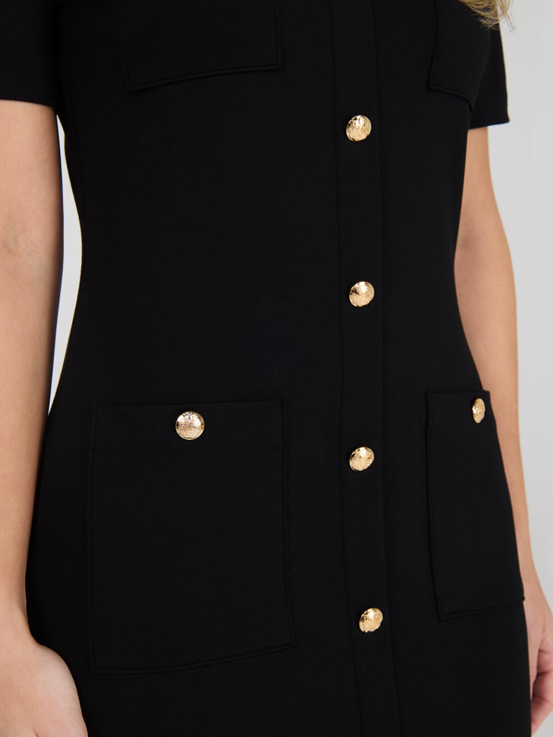 Robe boutonnée à manches courtes sur le devant