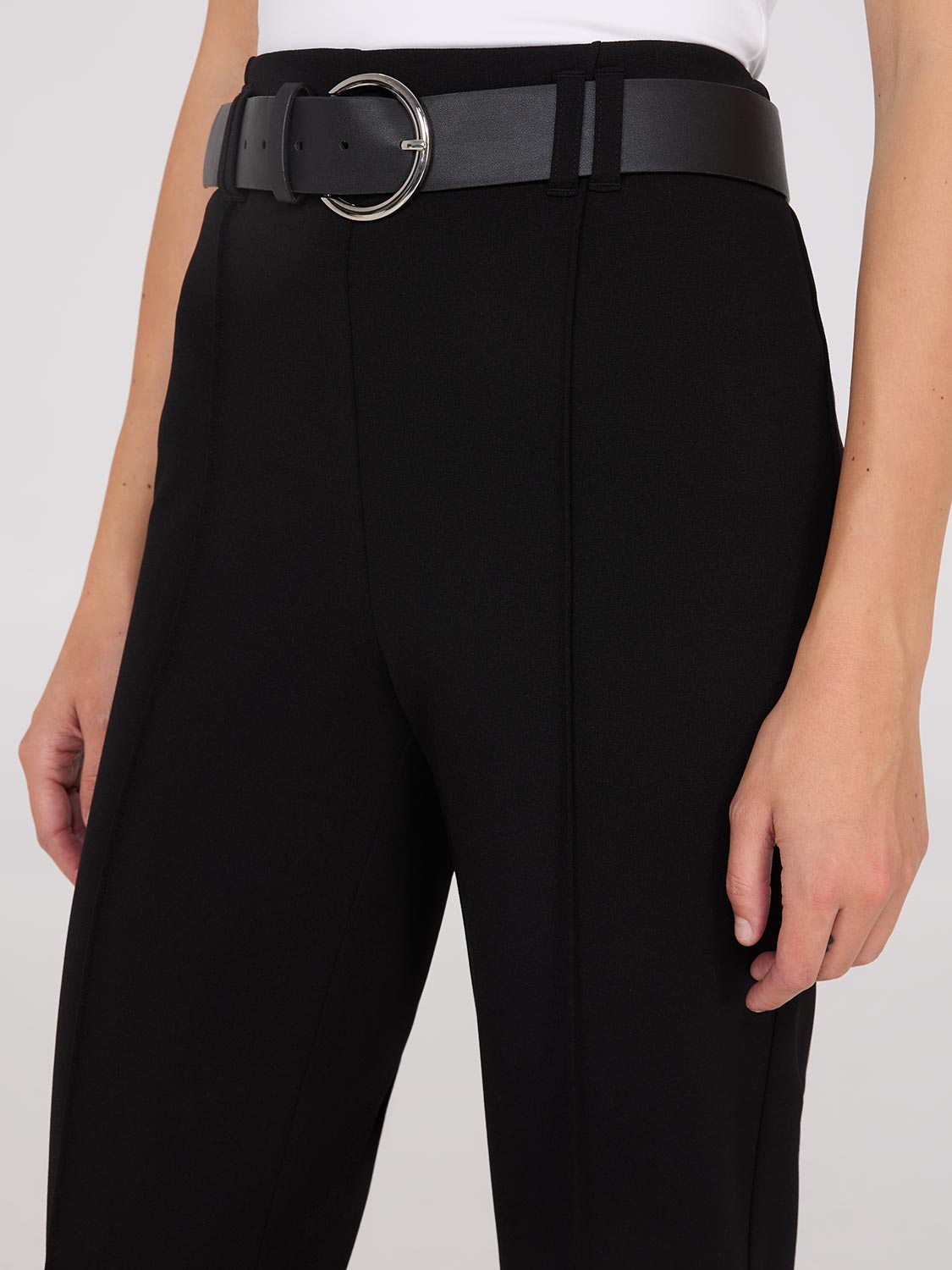 Pantalon à pinces sur le devant avec ceinture