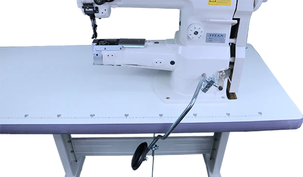 Machine à coudre à bras ouvert Titan TN-1341 Ultra Edition avec pied-de-biche