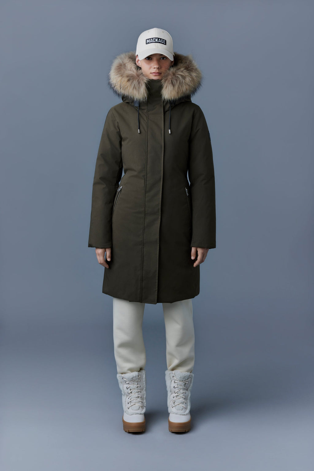 Manteau ajusté SHILOH 2-EN-1 avec plastron amovible et fourrure naturelle