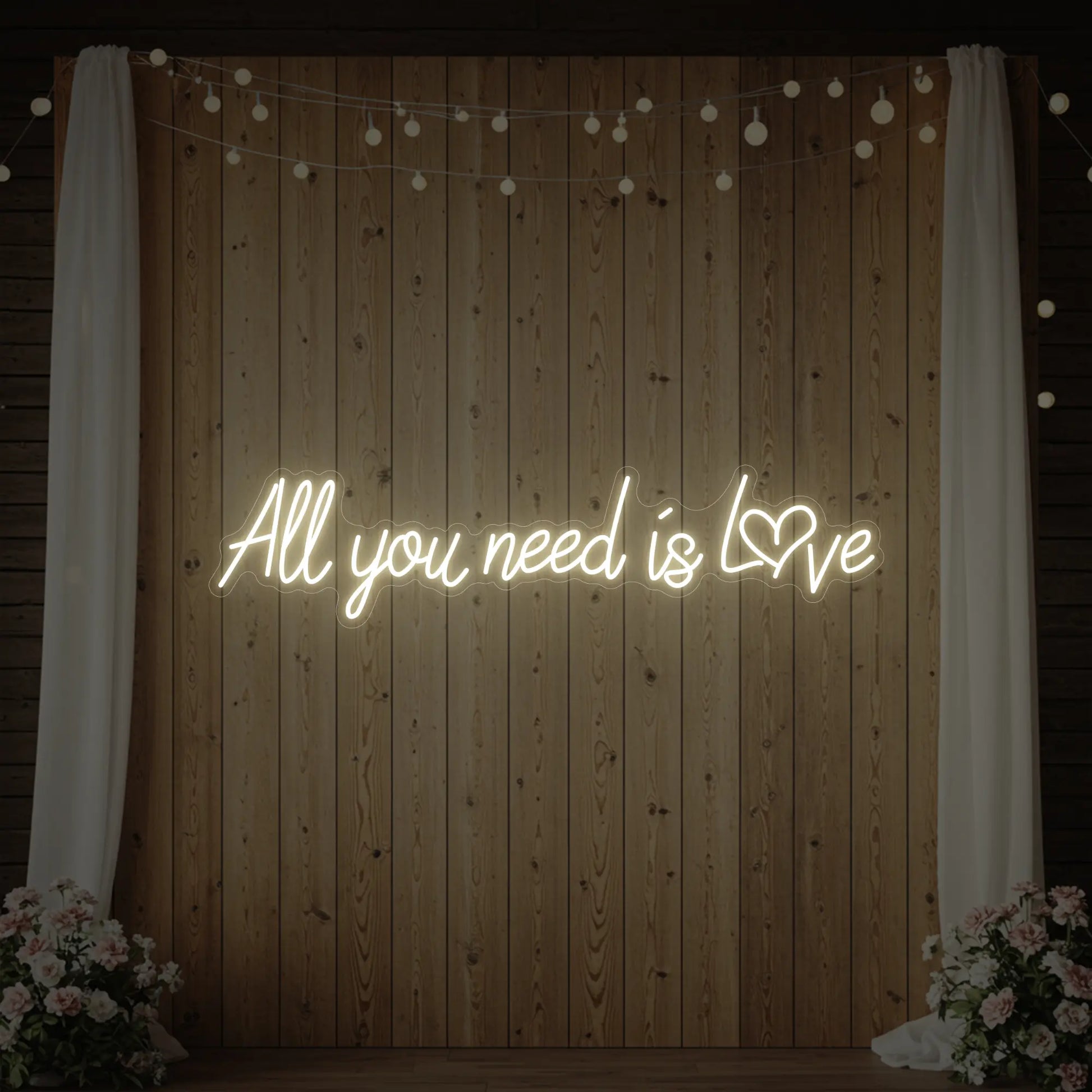 Tout ce dont vous avez besoin, c'est d'amour (enseigne lumineuse en forme de cœur)
