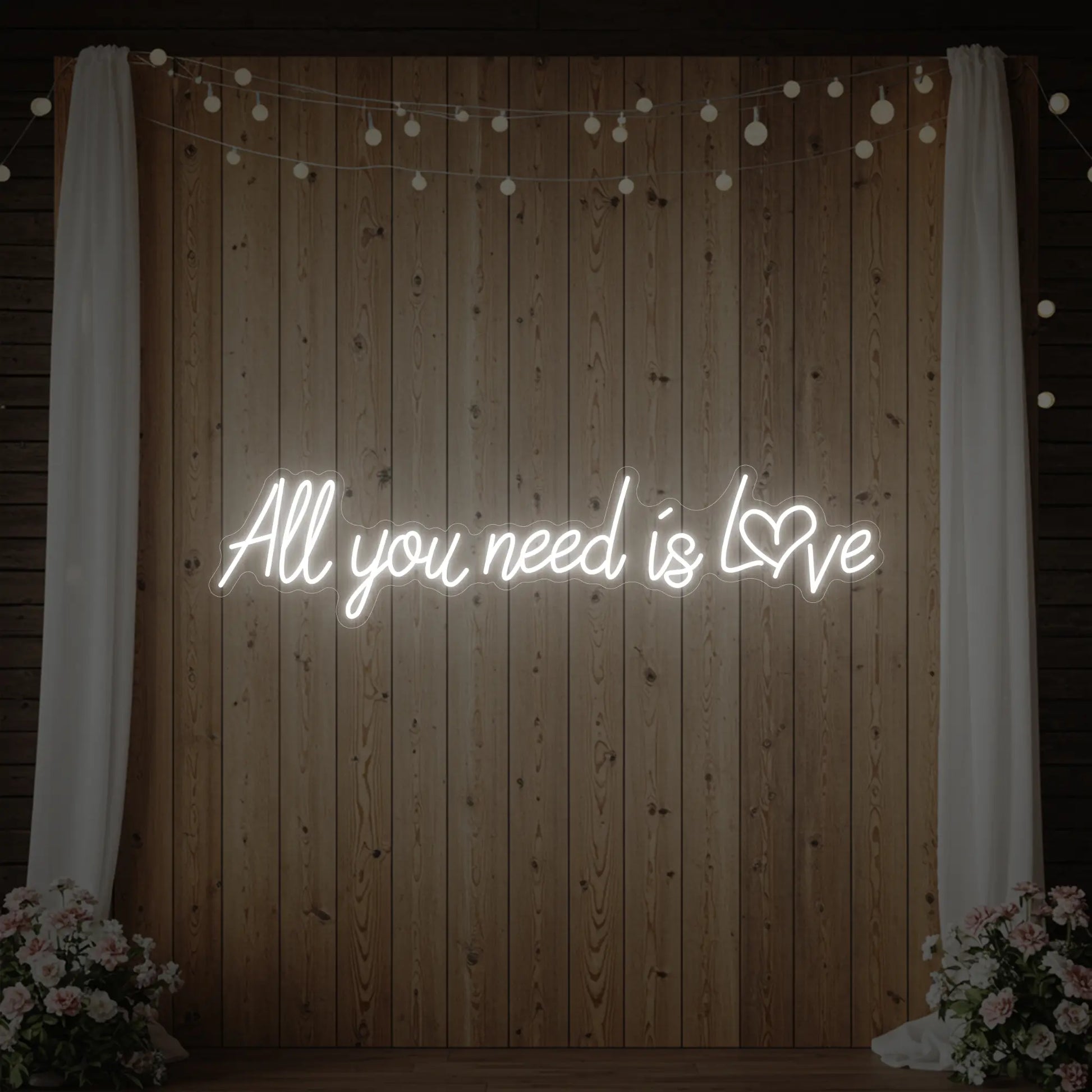 Tout ce dont vous avez besoin, c'est d'amour (enseigne lumineuse en forme de cœur)