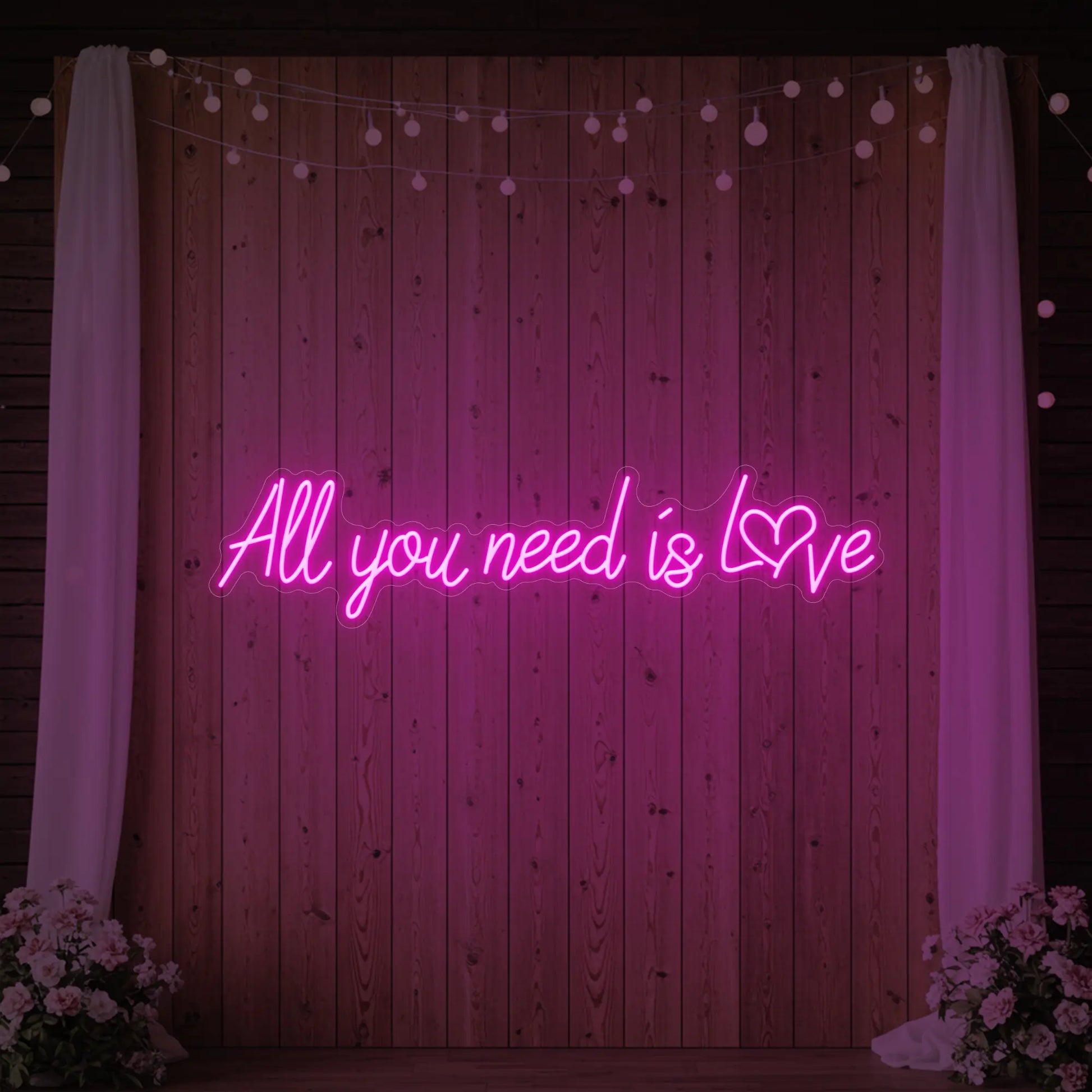 Tout ce dont vous avez besoin, c'est d'amour (enseigne lumineuse en forme de cœur)