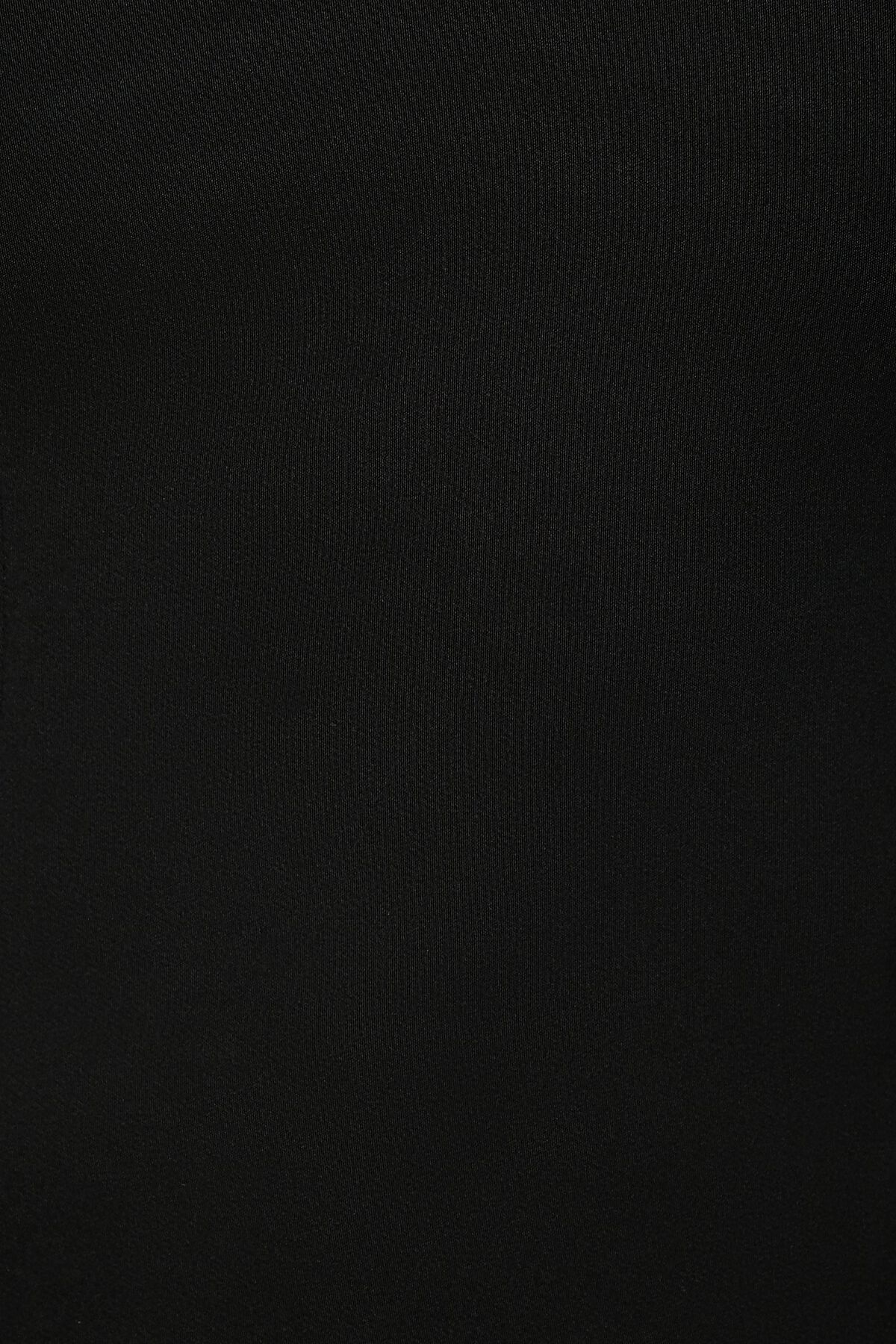 Haut à épaules dénudées et décolleté en cœur