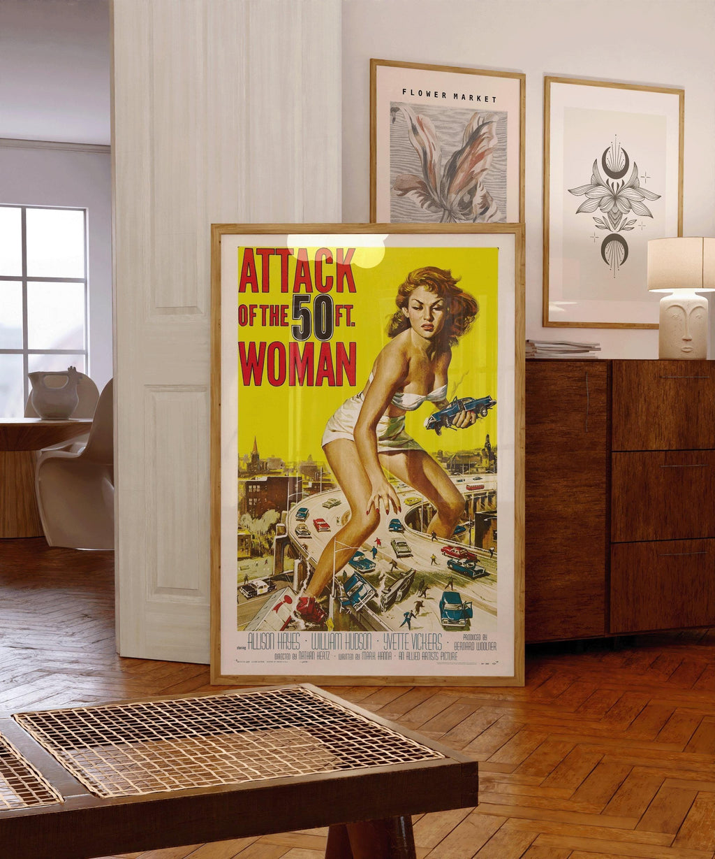 L'Attaque de la femme de 15 mètres | Affiche de film vintage (disponible encadrée ou non encadrée)