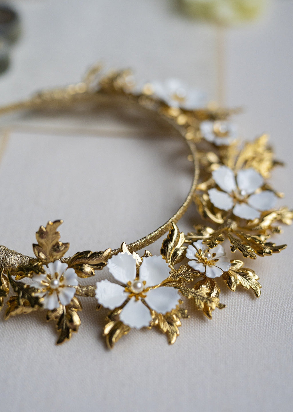 Couronne de fleurs en feuille de chêne et émail OAKLEY