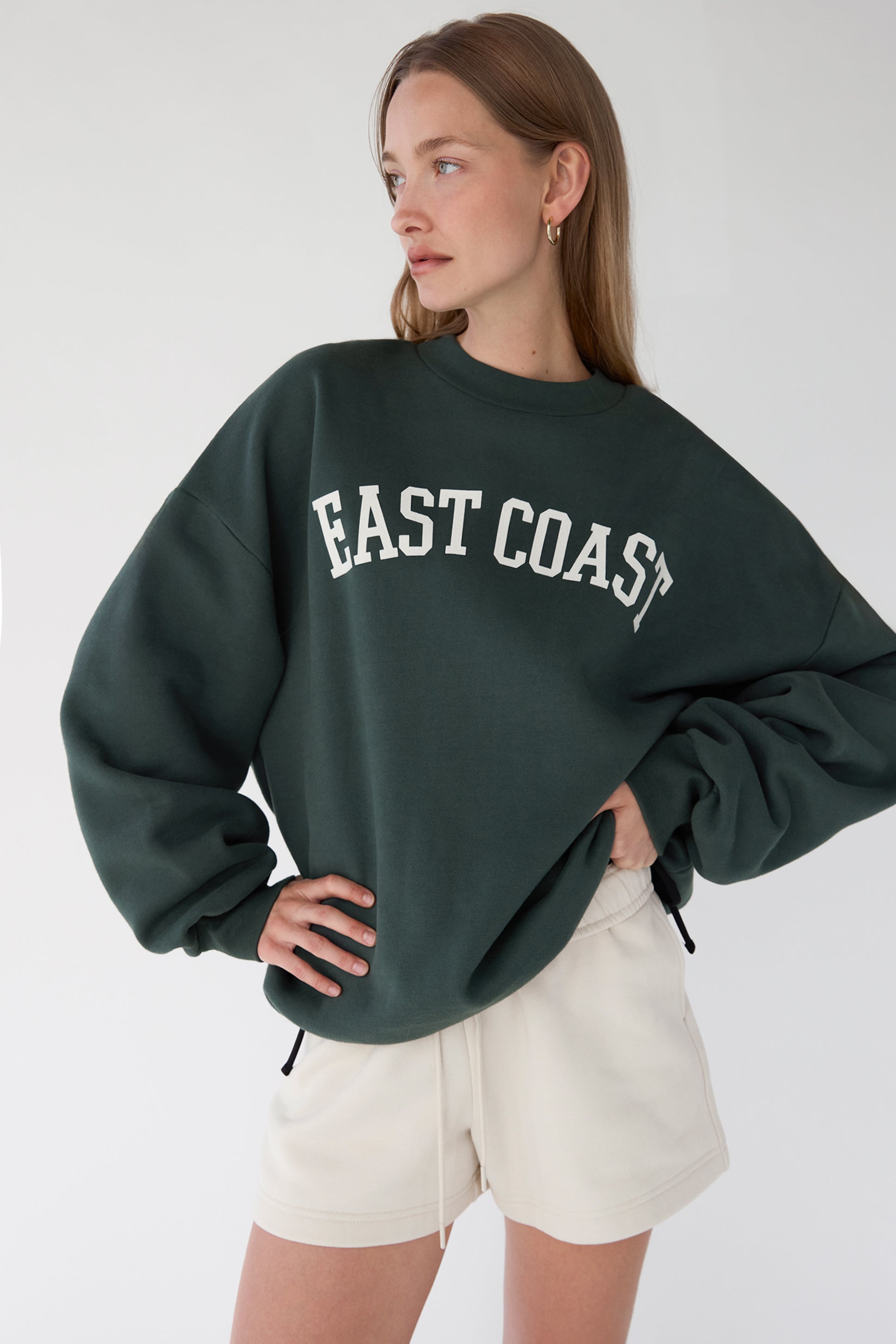 OVERSIZED GRAPHIC SWEATSHIRT