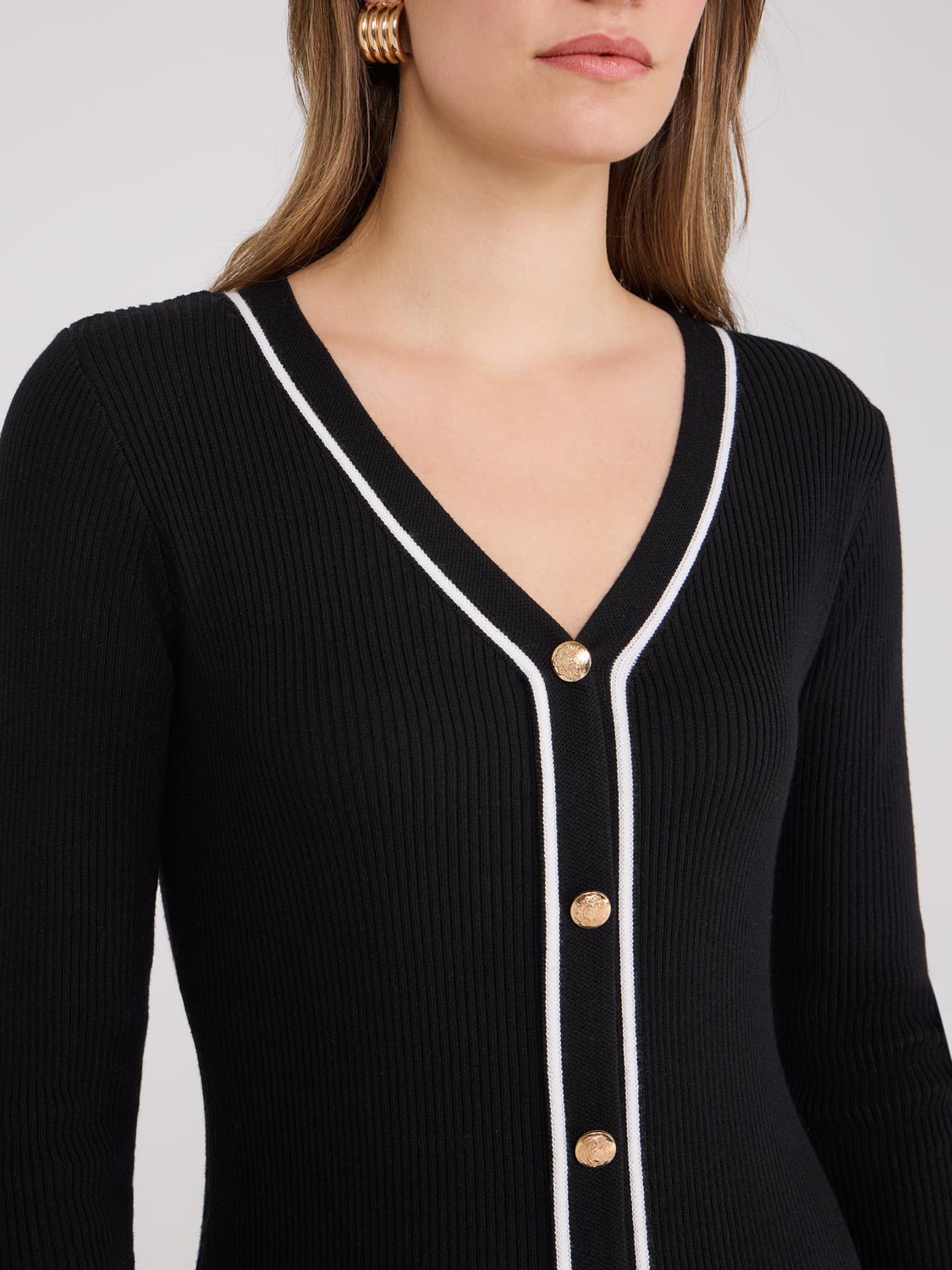 Robe pull mi-longue à passepoils contrastés