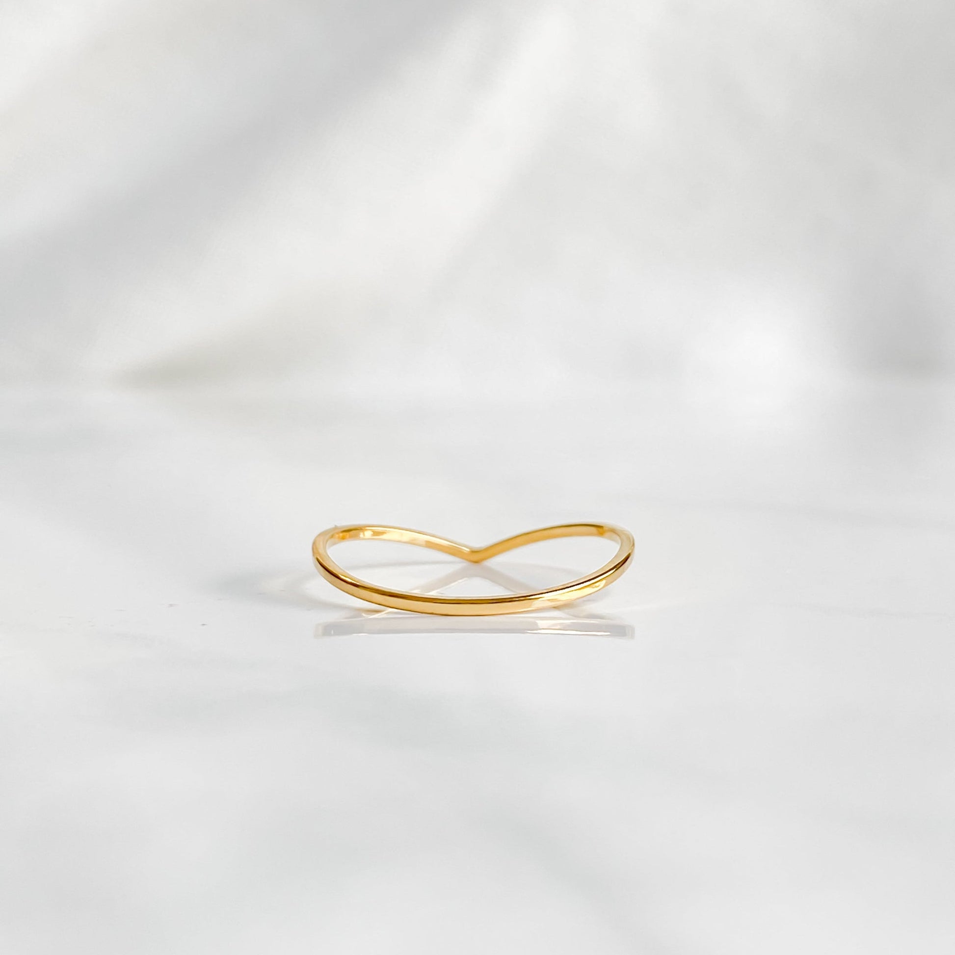 Bague minimaliste dorée en acier inoxydable 18K | BELLONA