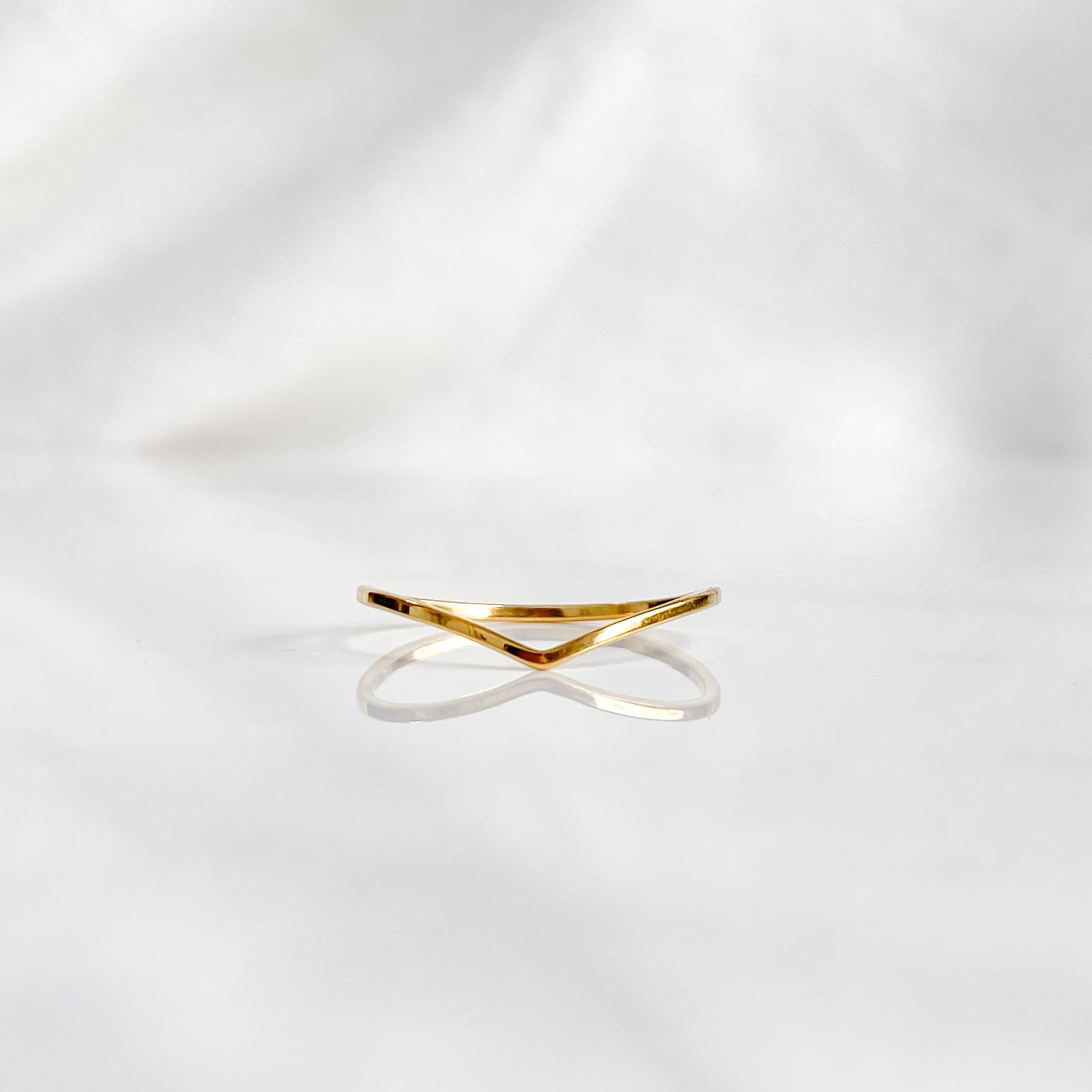 Bague minimaliste dorée en acier inoxydable 18K | BELLONA