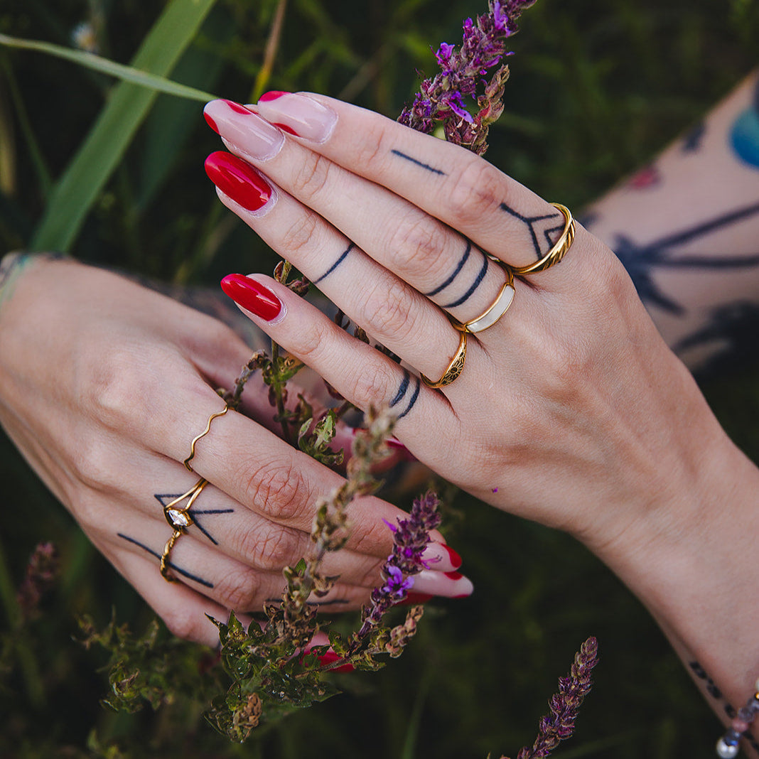 Bague ondulée dorée en acier inoxydable plaqué or 18K | NAÏA