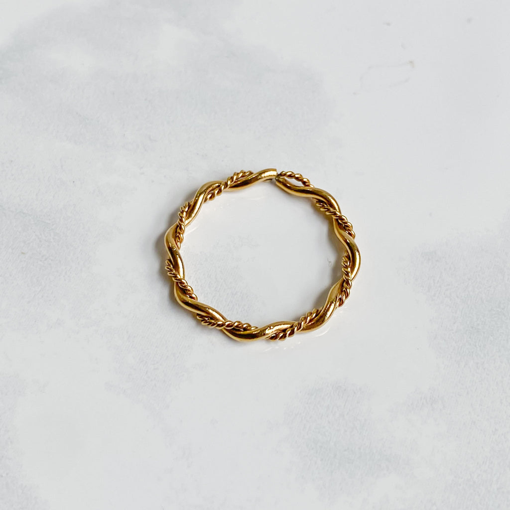 Bague torsadée en acier inoxydable plaqué or 18K | RHÉA