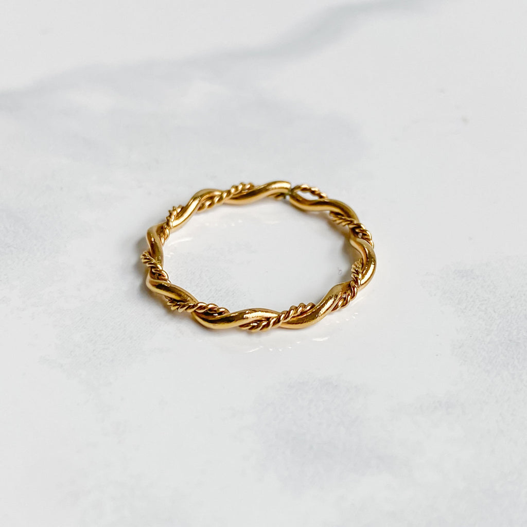 Bague torsadée en acier inoxydable plaqué or 18K | RHÉA