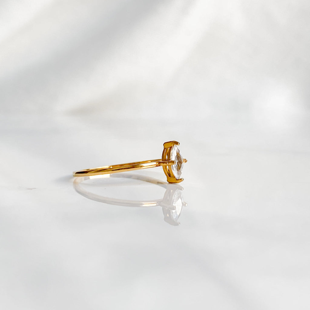 Bague solitaire dorée en acier inoxydable 18K | VÉNUS