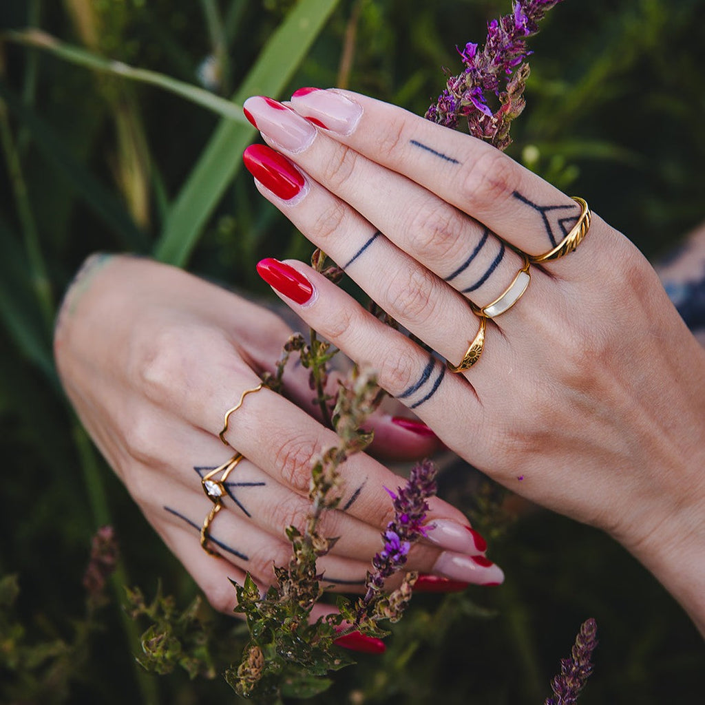 Bague solitaire dorée en acier inoxydable 18K | VÉNUS