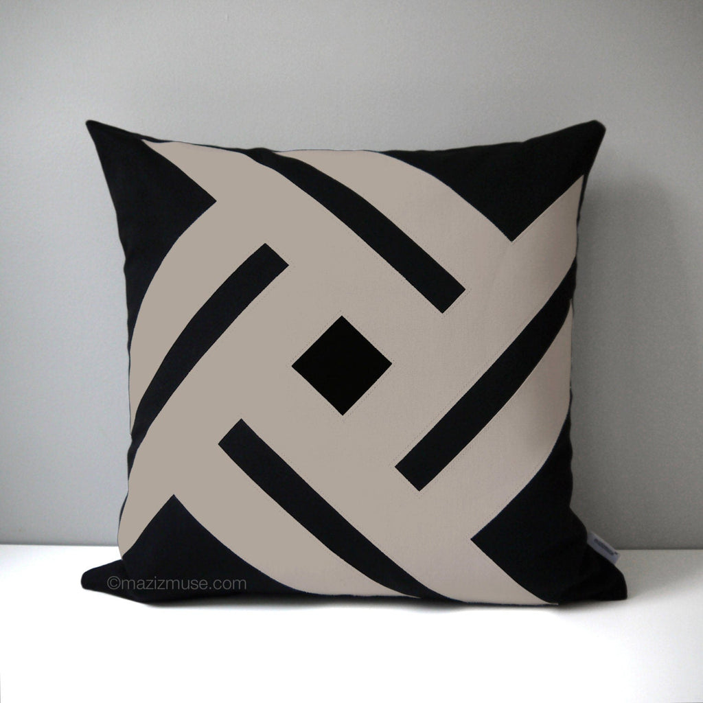 Housse de coussin d'extérieur Sunbrella® noir et taupe, housse de coussin géométrique