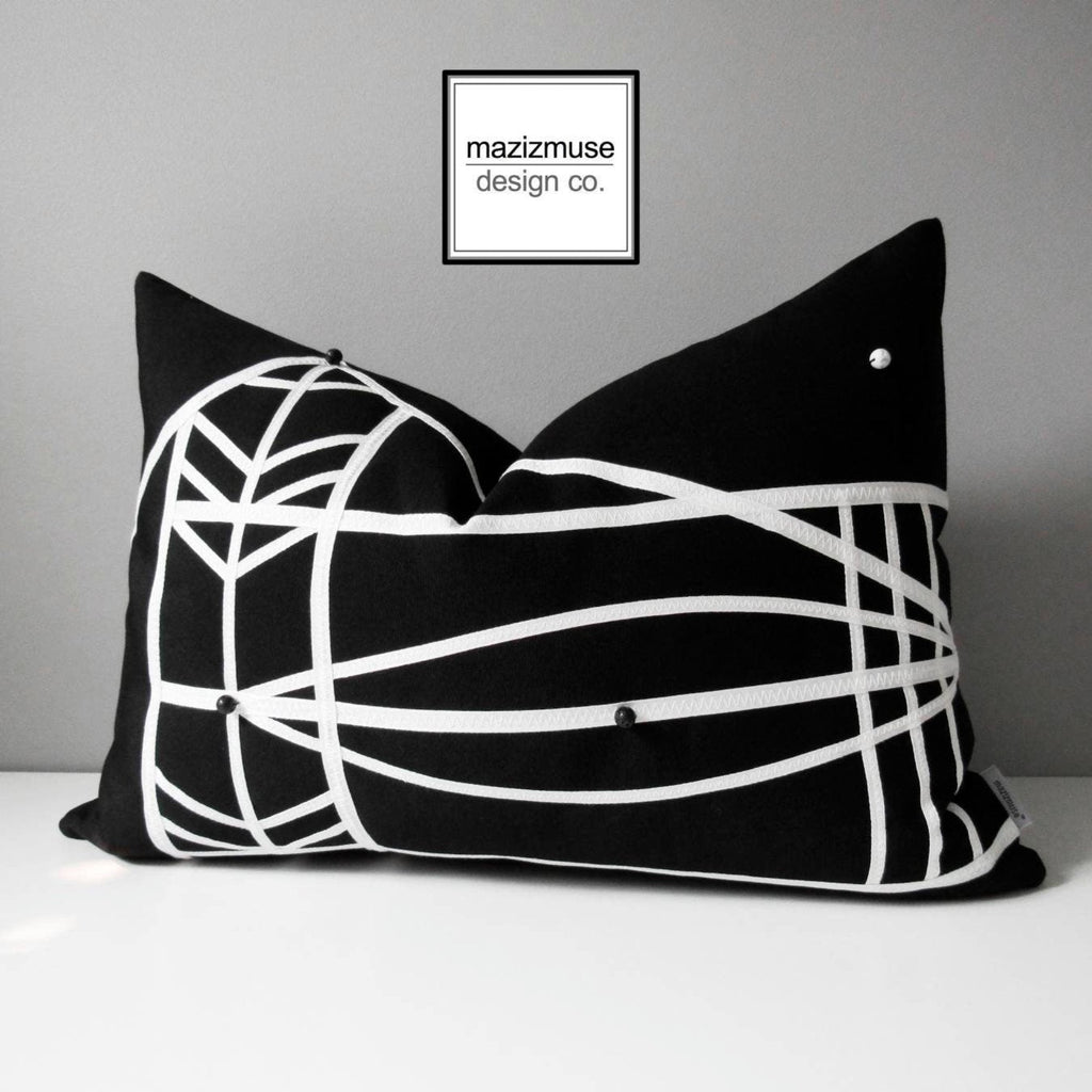 Coussin décoratif noir et blanc, coussin d'extérieur géométrique Sunbrella, Micronésie