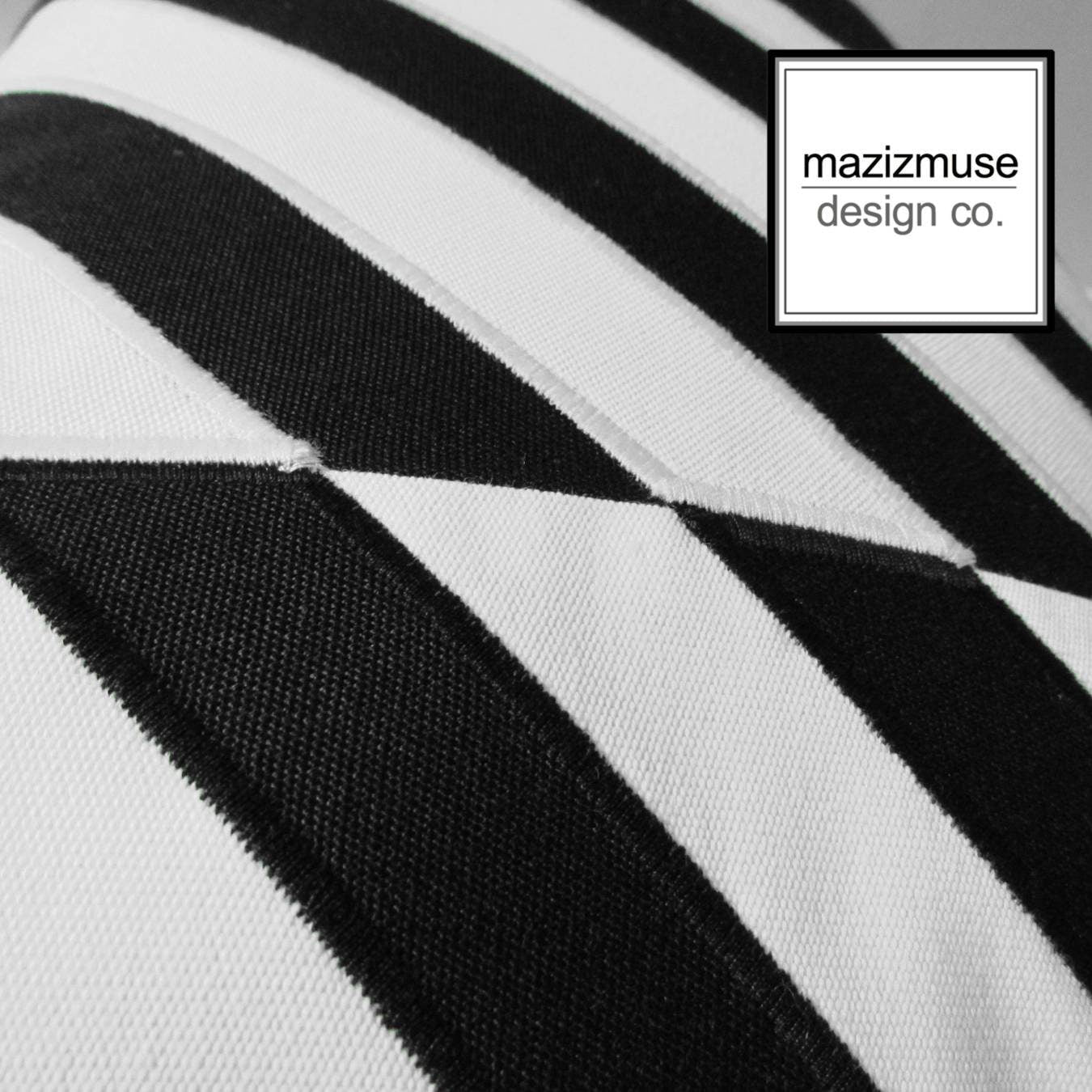 Housse de coussin décorative d'extérieur Sunbrella noir et blanc, coussins géométriques