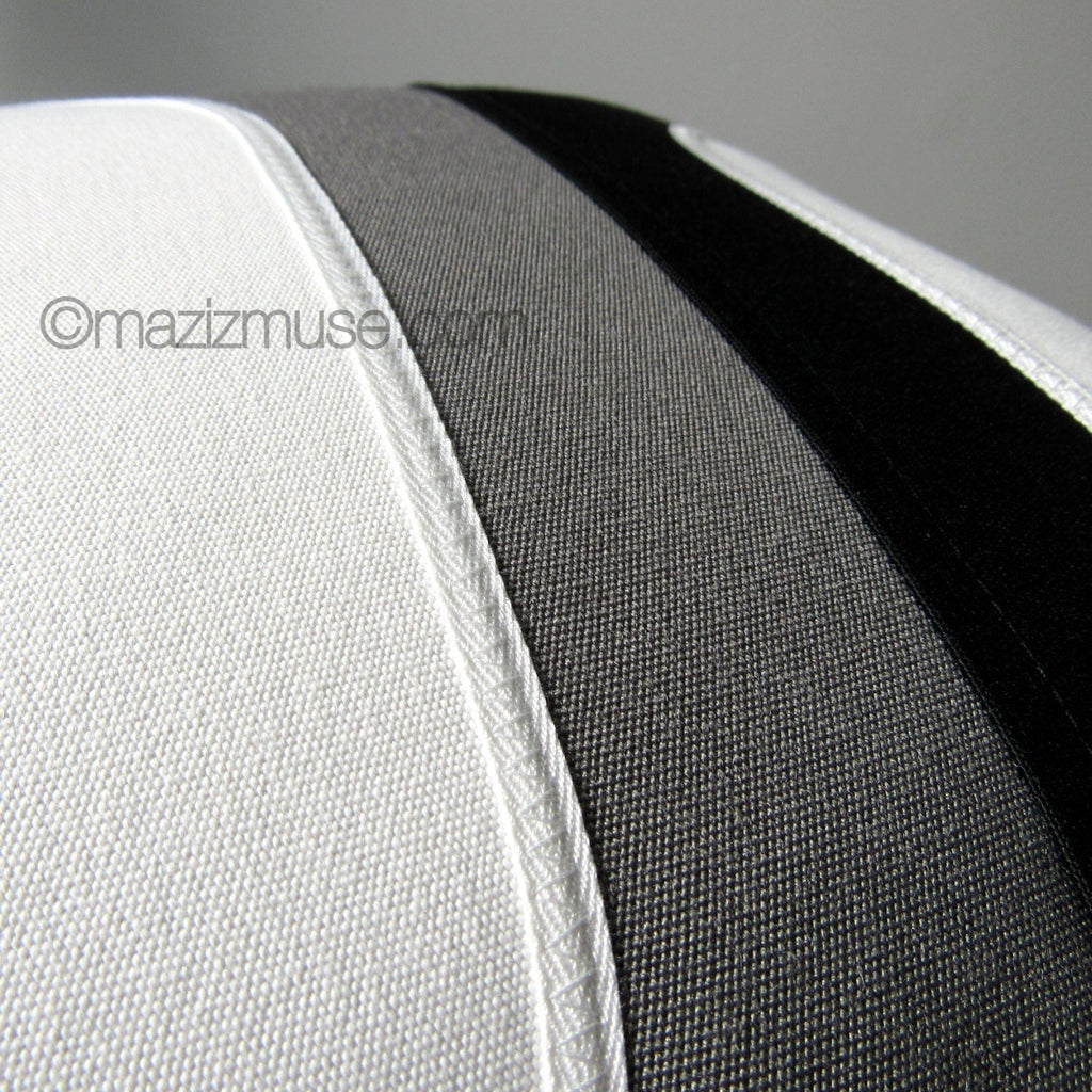 Housse de coussin d'extérieur Sunbrella noire et grise, style moderne du milieu du siècle