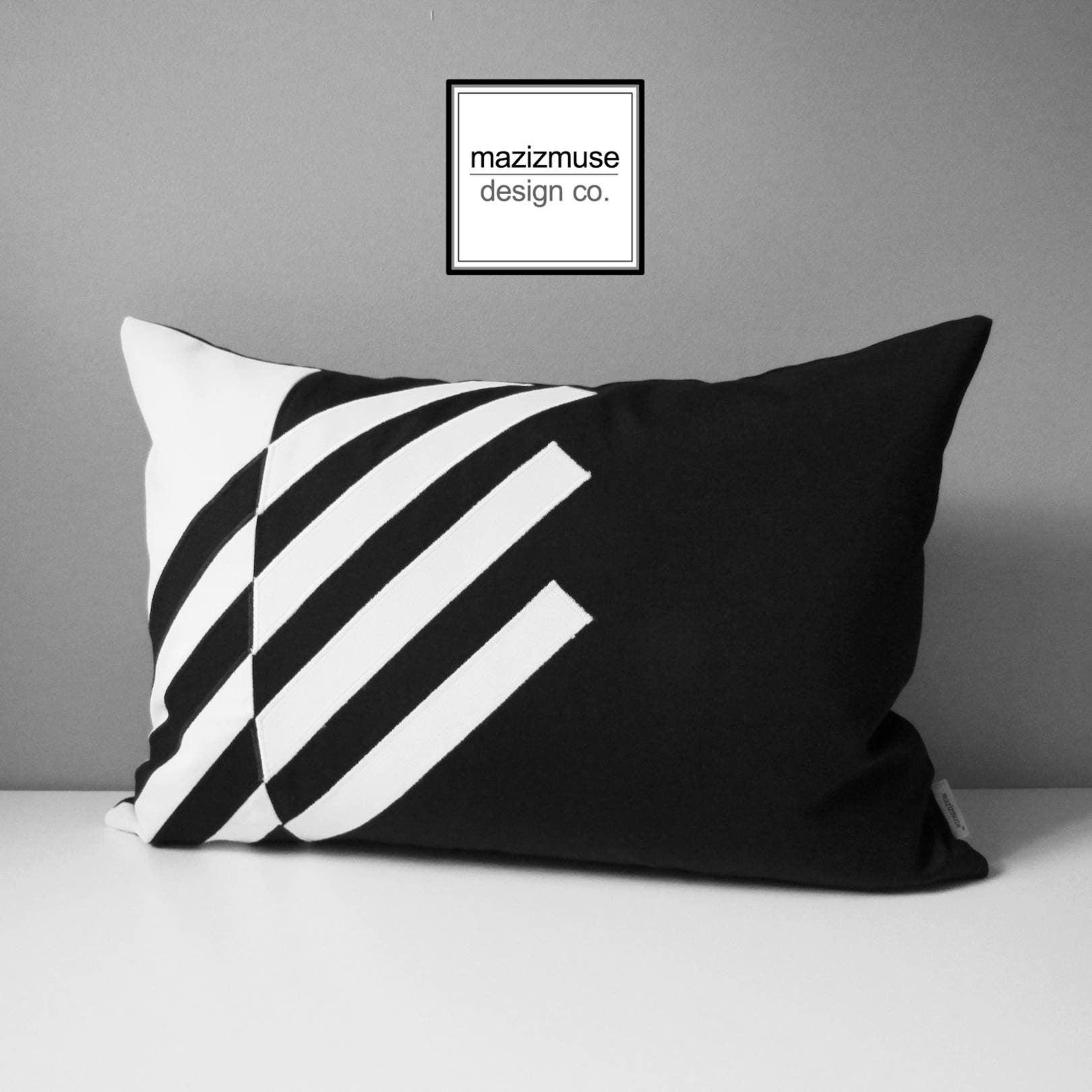 Housse de coussin décorative d'extérieur Sunbrella noir et blanc, coussins géométriques