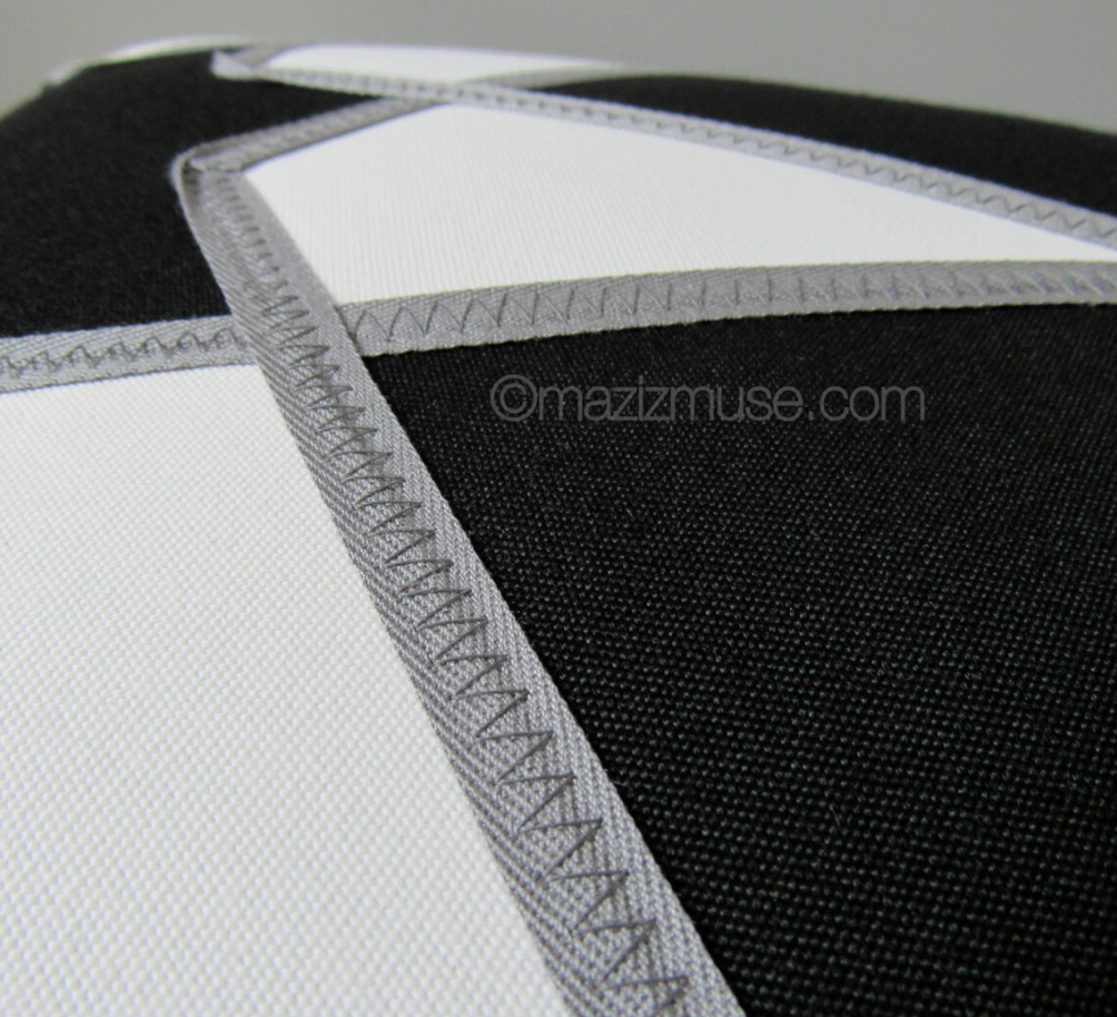 Housse de coussin d'extérieur Sunbrella® noir et blanc, coussins géométriques modernes