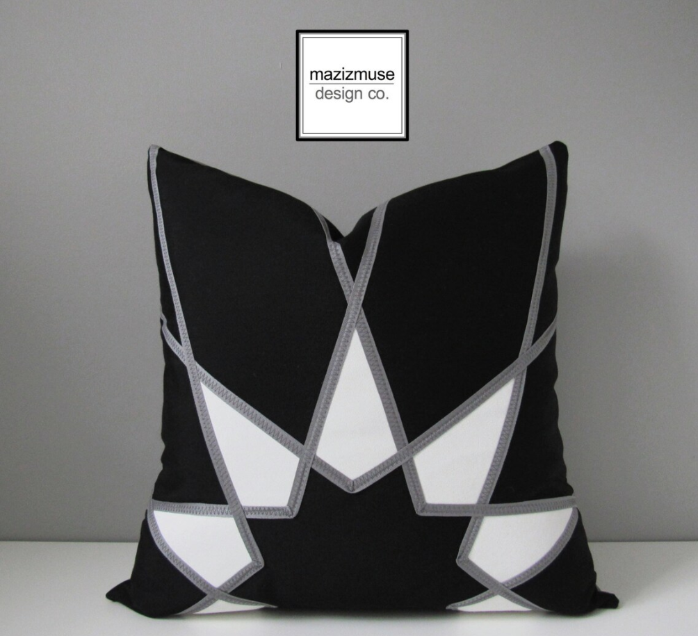 Housse de coussin d'extérieur Sunbrella® noir et blanc au motif mandala