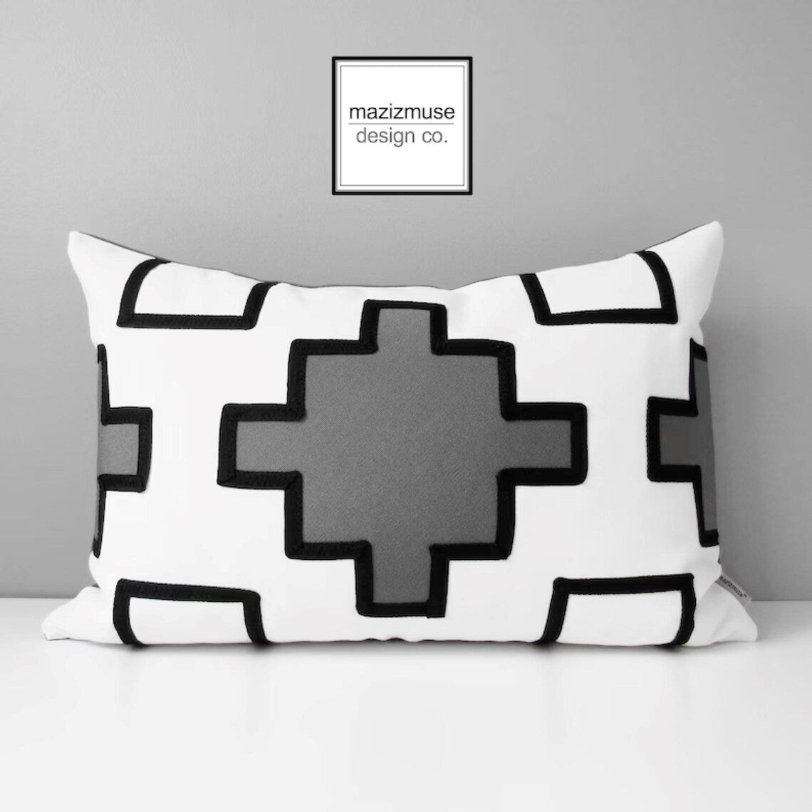 Housse de coussin d'extérieur Sunbrella® noir et blanc avec accents gris, coussins géométriques