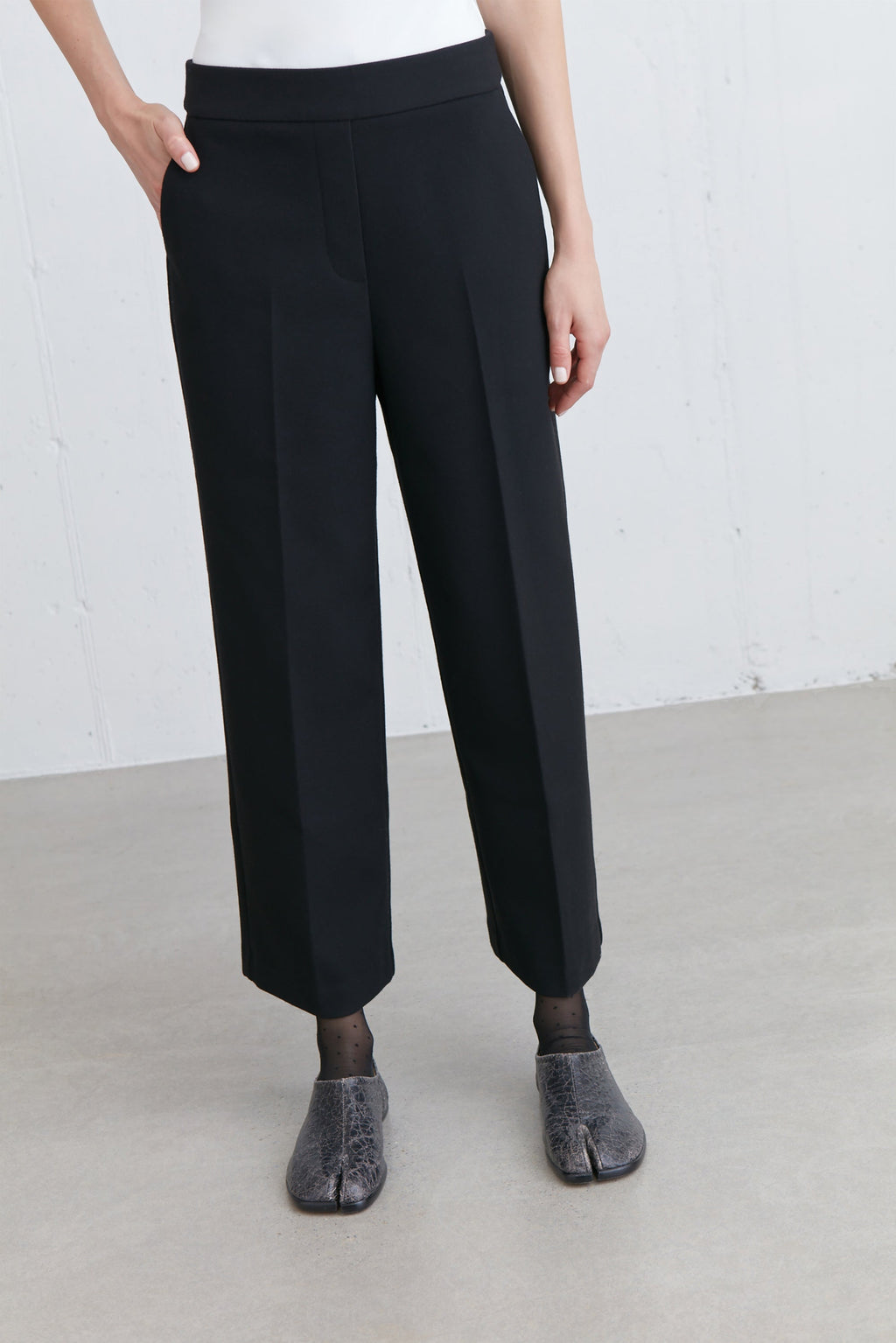 PANTALON COURT À TAILLE DEMI-ÉLASTIQUE