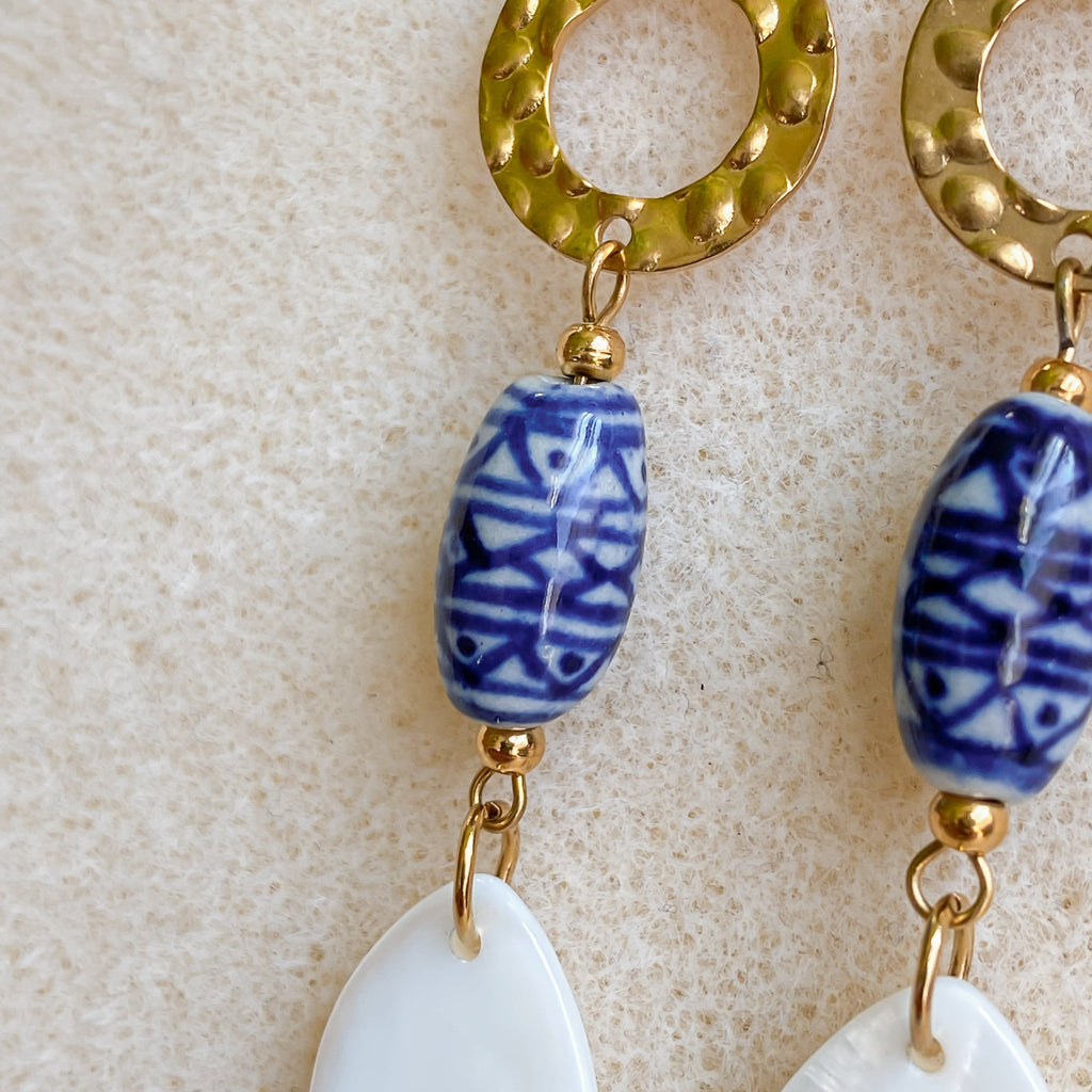 Boucles d'oreilles en céramique bleue &amp; nacre naturelle | ORMEAU