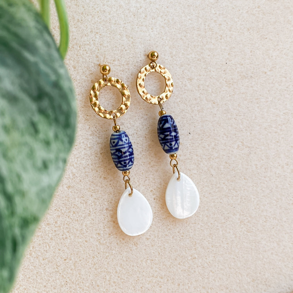 Boucles d'oreilles en céramique bleue &amp; nacre naturelle | ORMEAU