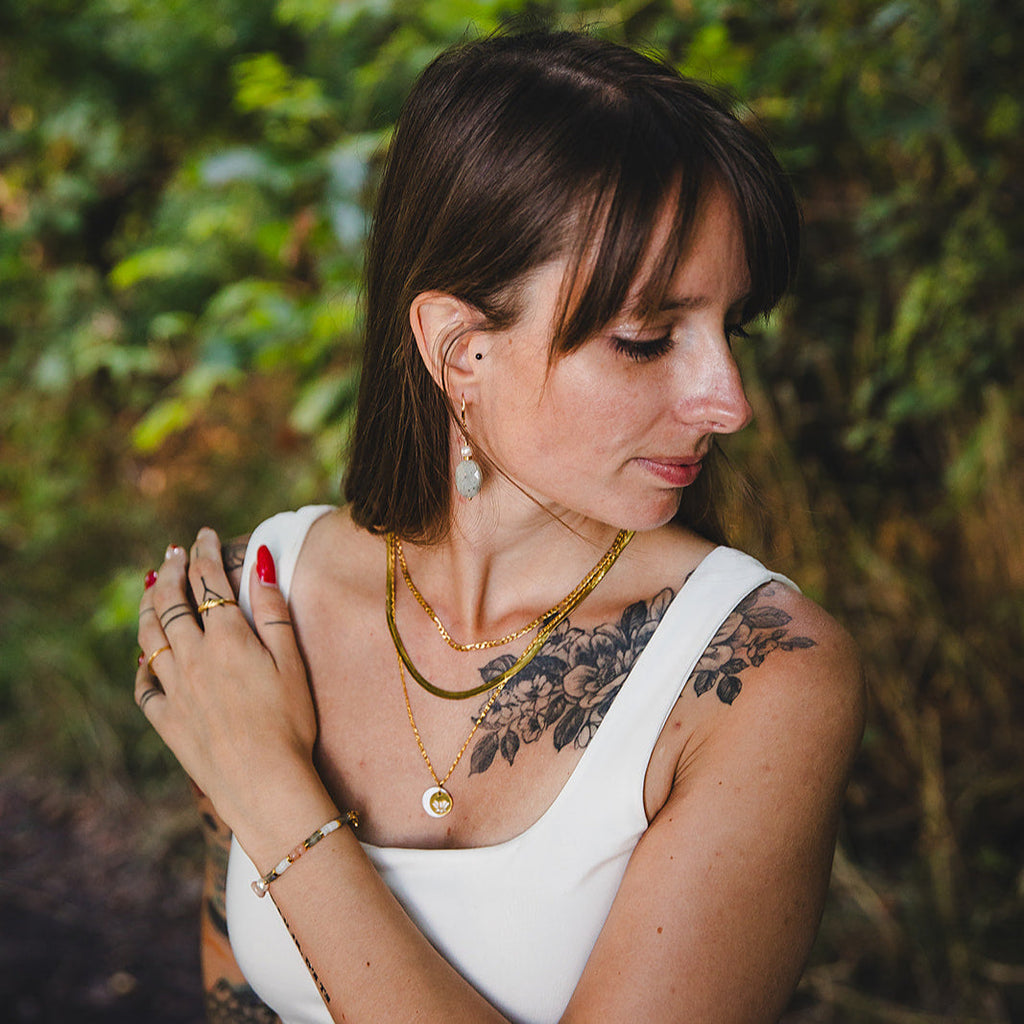 Boucles d'oreilles labradorite dorées pendantes 18K | ATHÉNA