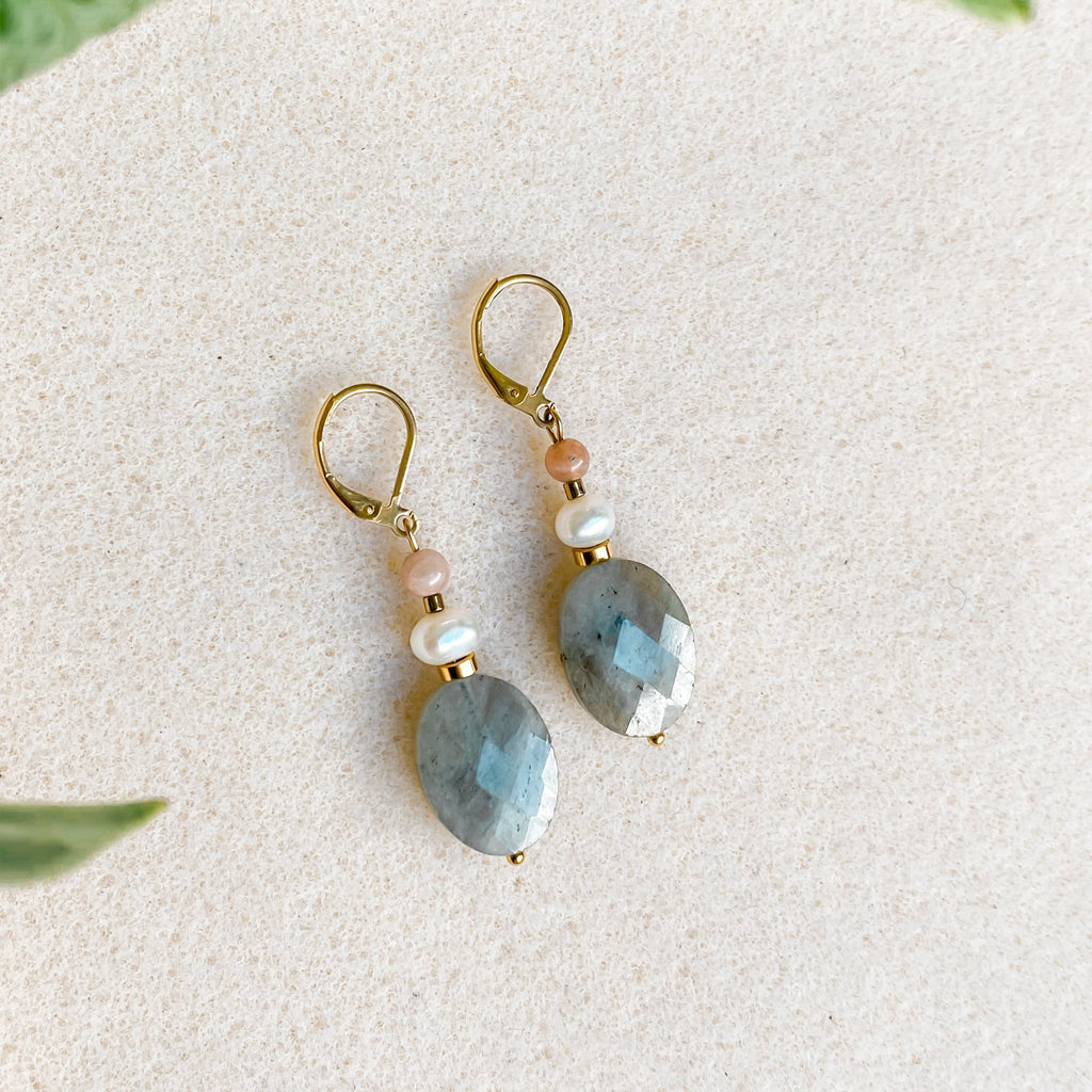 Boucles d'oreilles labradorite dorées pendantes 18K | ATHÉNA