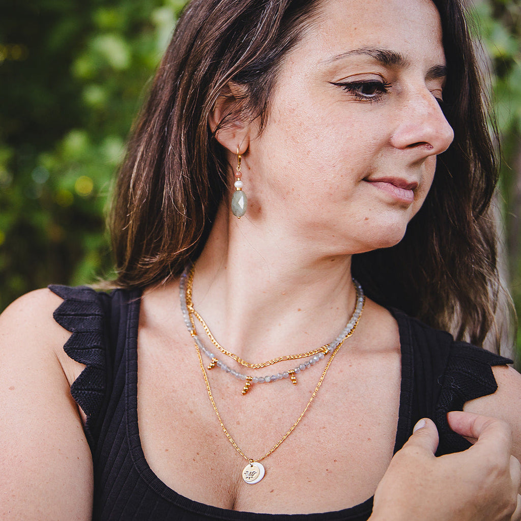 Boucles d'oreilles labradorite dorées pendantes 18K | ATHÉNA