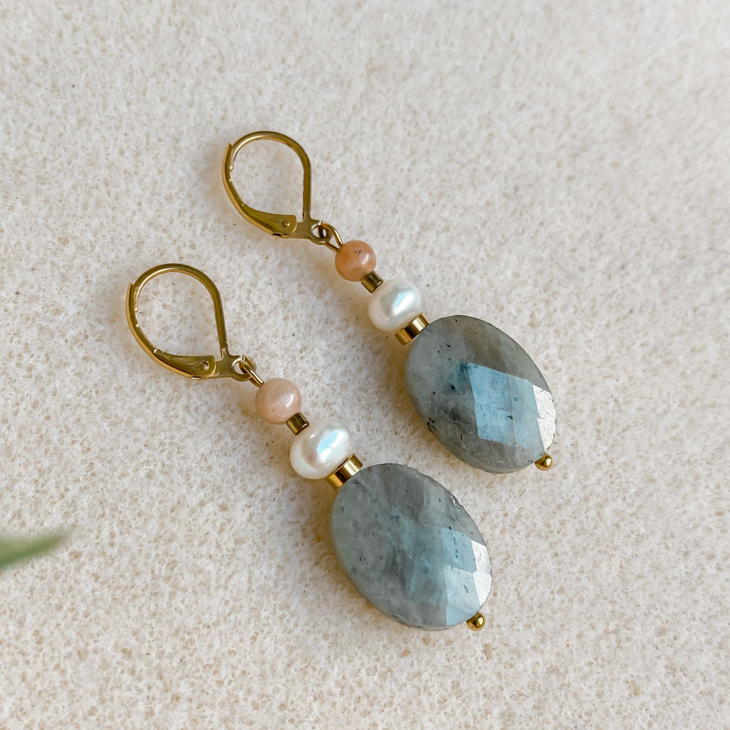 Boucles d'oreilles labradorite dorées pendantes 18K | ATHÉNA