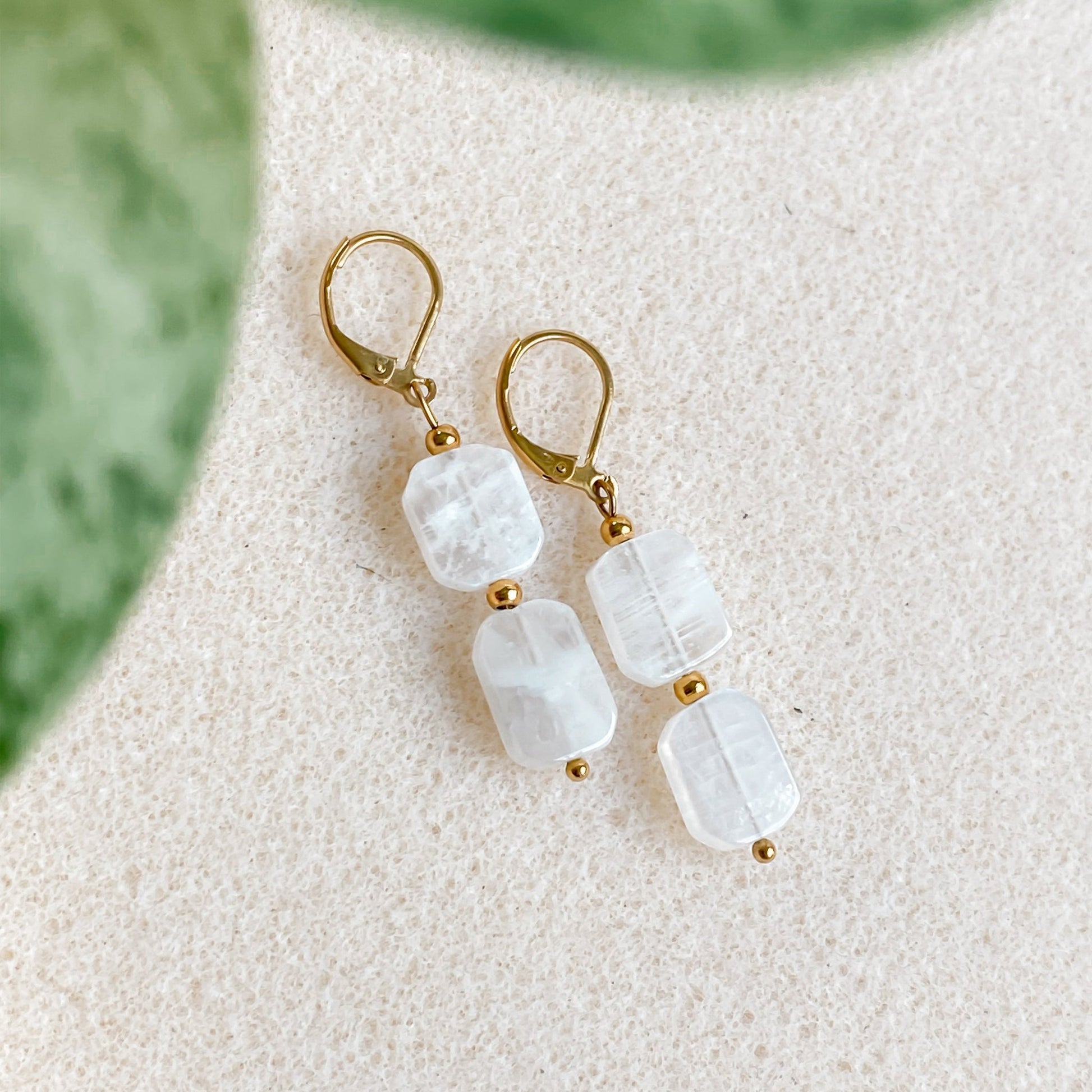 Boucles d'oreilles pierre de lune arc-en-ciel pendentifs | PHOEBE