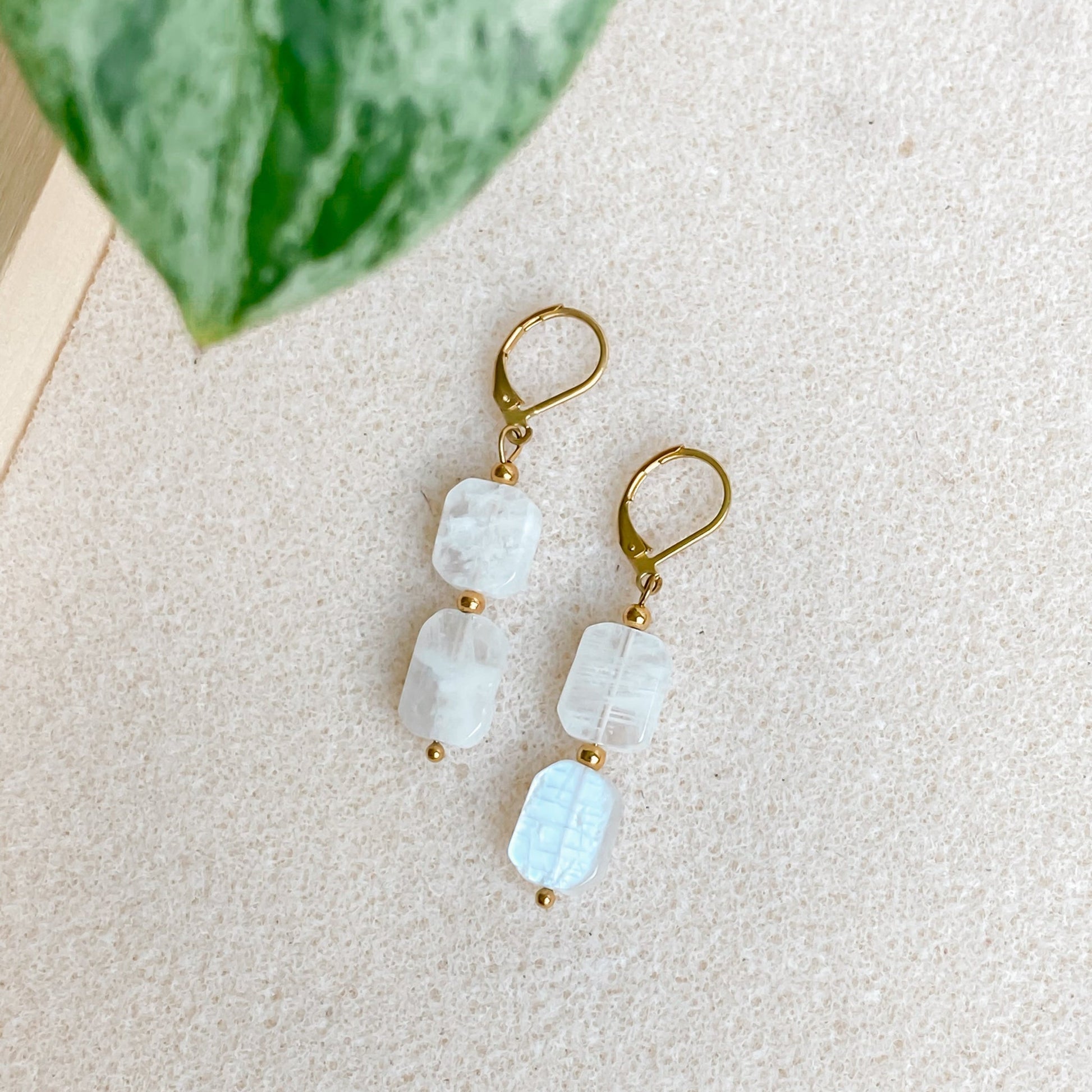 Boucles d'oreilles pierre de lune arc-en-ciel pendentifs | PHOEBE